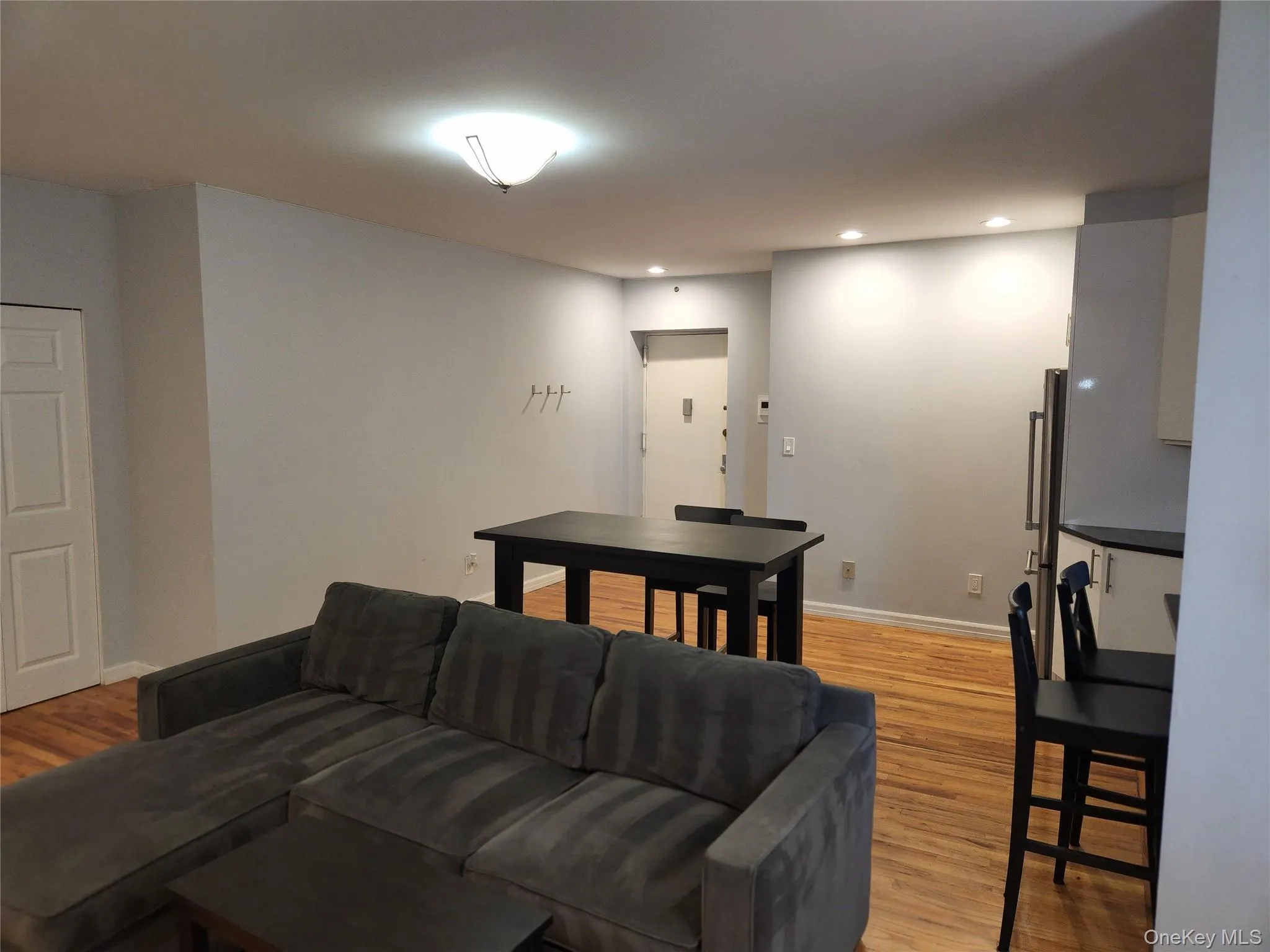 25 Broadway, Long Beach, NY, 2 Bedrooms Bedrooms, 4 Rooms Rooms,1 BathroomBathrooms,Residential Lease,For Rent,Broadway,0,1051764 25 Broadway, Long Beach, NY, 2 Bedrooms Bedrooms, 4 Rooms Rooms,1 BathroomBathrooms,Residential Lease,For Rent,Broadway,0,1051764