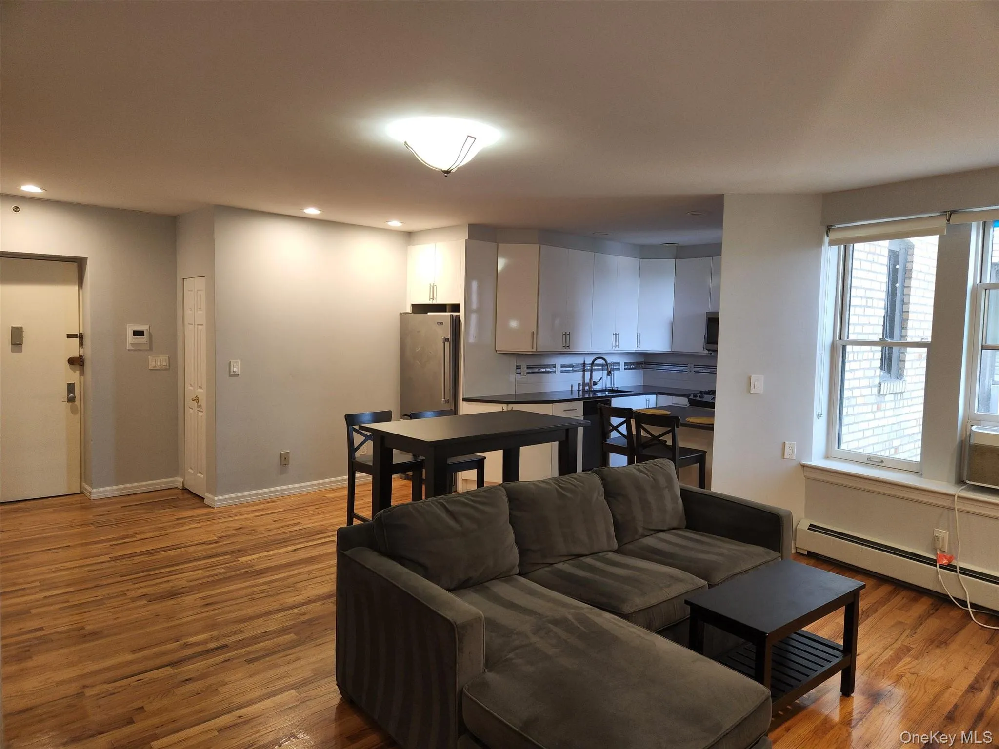 25 Broadway, Long Beach, NY, 2 Bedrooms Bedrooms, 4 Rooms Rooms,1 BathroomBathrooms,Residential Lease,For Rent,Broadway,0,1051764 25 Broadway, Long Beach, NY, 2 Bedrooms Bedrooms, 4 Rooms Rooms,1 BathroomBathrooms,Residential Lease,For Rent,Broadway,0,1051764