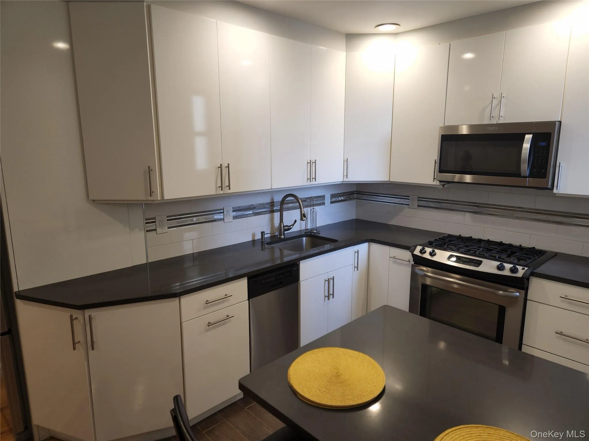 25 Broadway, Long Beach, NY, 2 Bedrooms Bedrooms, 4 Rooms Rooms,1 BathroomBathrooms,Residential Lease,For Rent,Broadway,0,1051764 25 Broadway, Long Beach, NY, 2 Bedrooms Bedrooms, 4 Rooms Rooms,1 BathroomBathrooms,Residential Lease,For Rent,Broadway,0,1051764