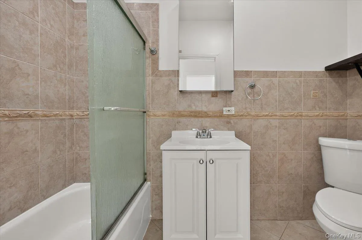 458 Drew, New York, NY, 2 Bedroom Bedrooms, 5 Room Rooms,1 BathroomBathrooms,Residential Lease,For Rent,Drew,0,1051766 458 Drew, New York, NY, 2 Bedroom Bedrooms, 5 Room Rooms,1 BathroomBathrooms,Residential Lease,For Rent,Drew,0,1051766