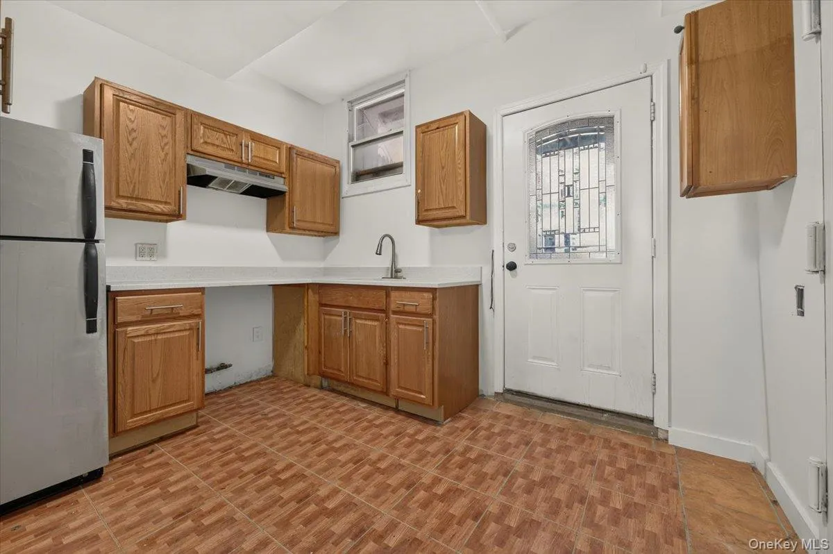 458 Drew, New York, NY, 3 Bedroom Bedrooms, 6 Room Rooms,1 BathroomBathrooms,Residential Lease,For Rent,Drew,0,1051777 458 Drew, New York, NY, 3 Bedroom Bedrooms, 6 Room Rooms,1 BathroomBathrooms,Residential Lease,For Rent,Drew,0,1051777