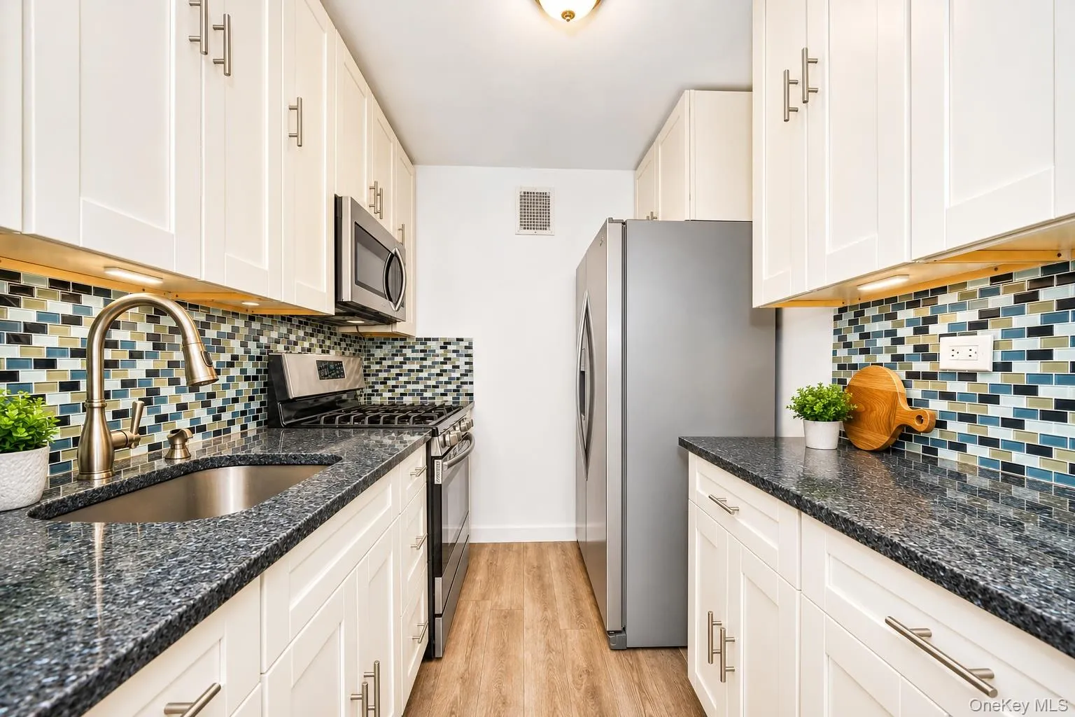 85-10 151st Avenue, New York, NY, 1 Bedroom Bedrooms, 4 Rooms Rooms,1 BathroomBathrooms,Residential,For Rent,151st,0,1051778 85-10 151st Avenue, New York, NY, 1 Bedroom Bedrooms, 4 Rooms Rooms,1 BathroomBathrooms,Residential,For Rent,151st,0,1051778