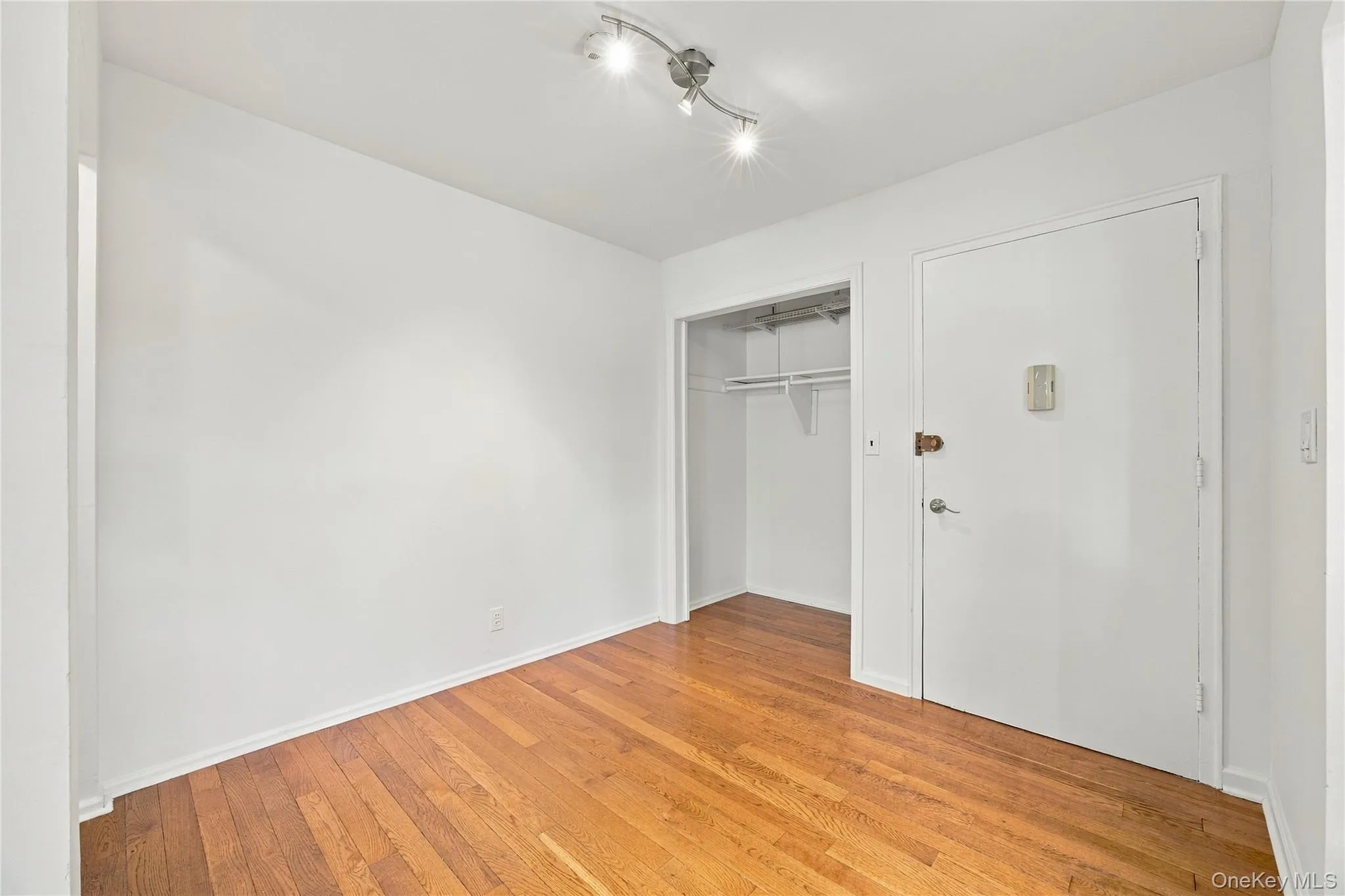 Entry foyer. Entry foyer.