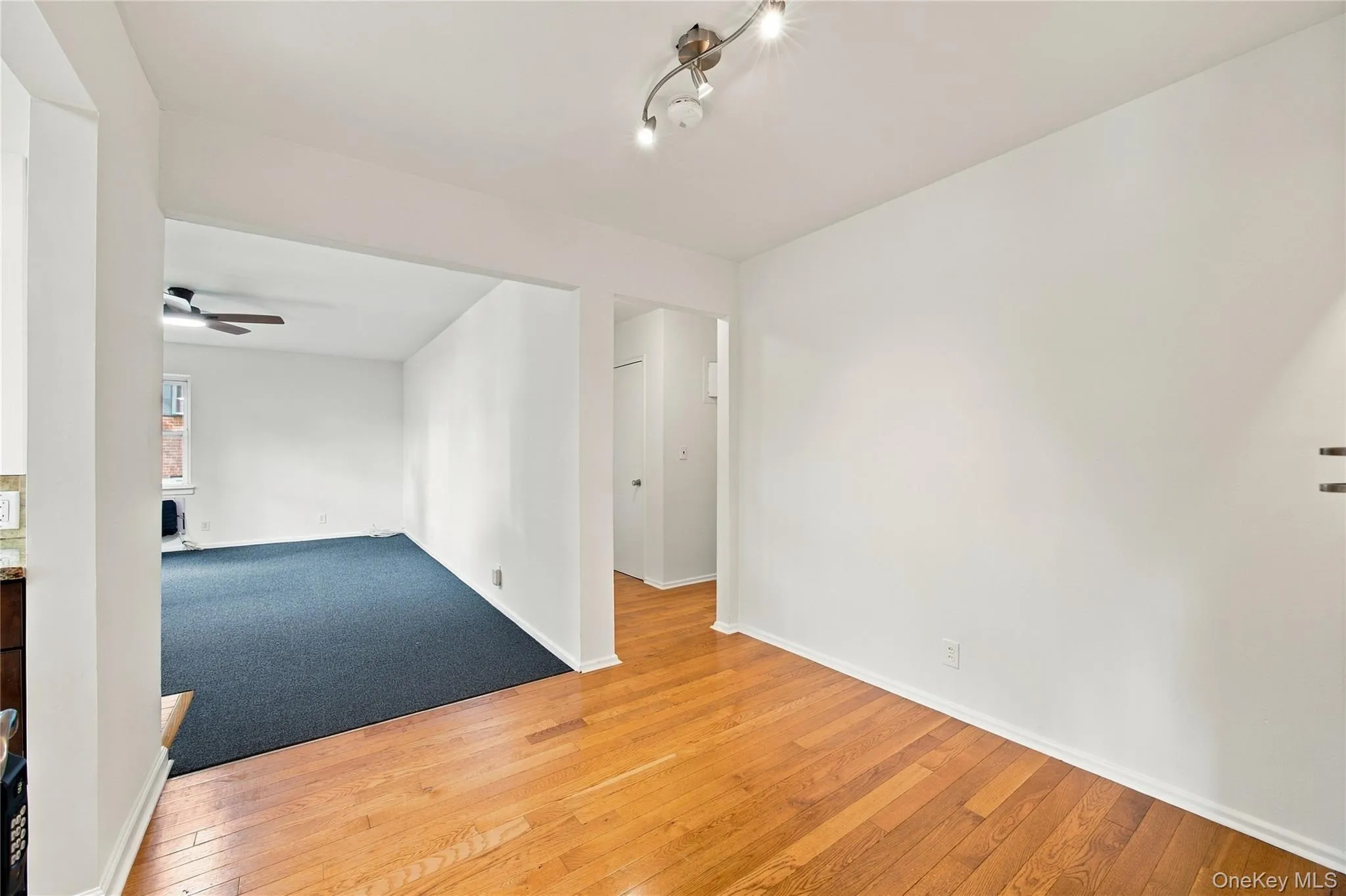 Entry foyer. Entry foyer.