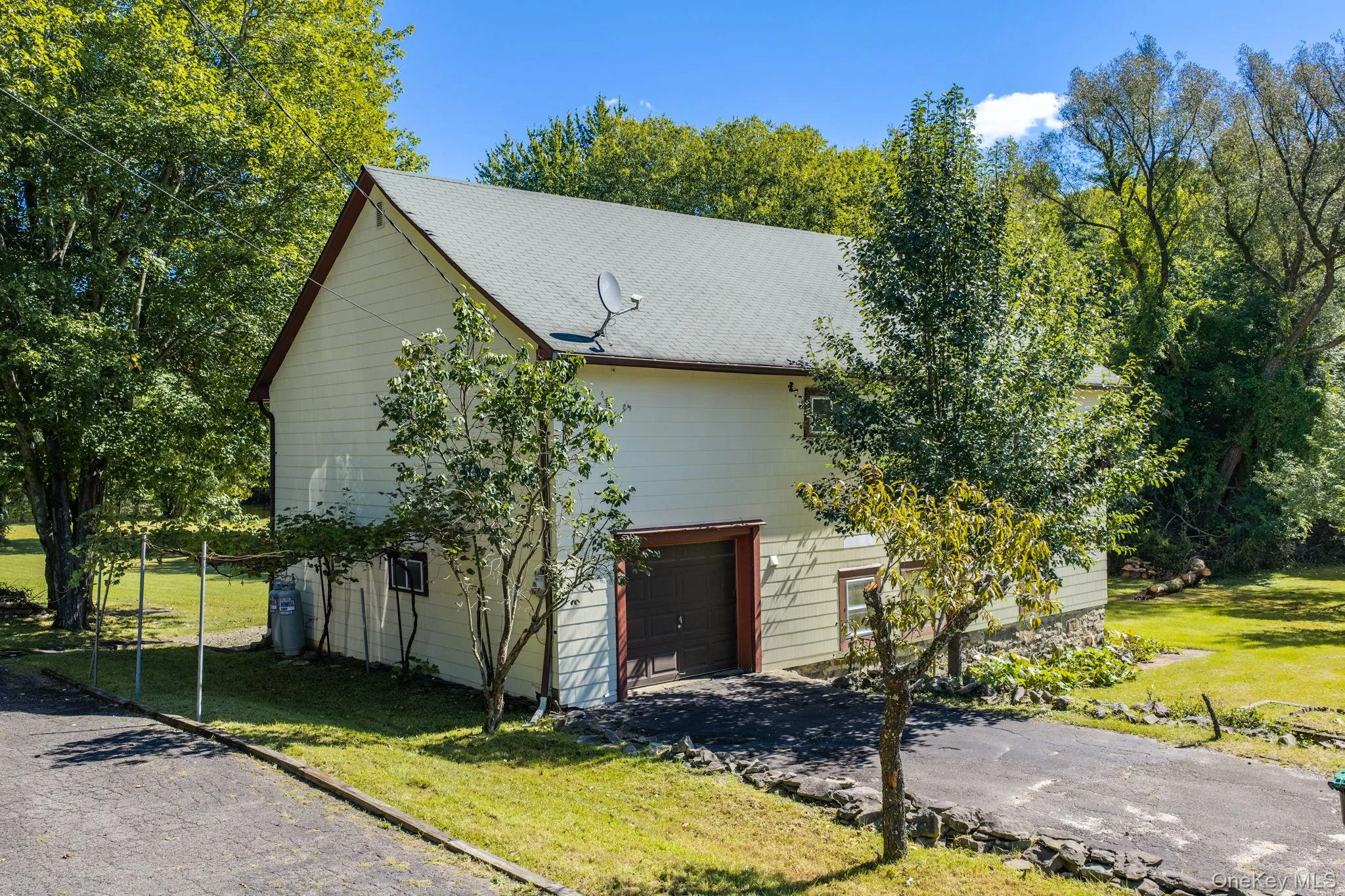 208 White Bridge Road, Middletown, NY, 3 Bedrooms Bedrooms, 8 Rooms Rooms,1 BathroomBathrooms,Residential Lease,For Rent,White Bridge,0,1051782 208 White Bridge Road, Middletown, NY, 3 Bedrooms Bedrooms, 8 Rooms Rooms,1 BathroomBathrooms,Residential Lease,For Rent,White Bridge,0,1051782