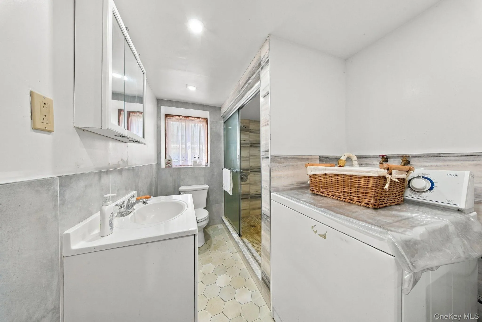 208 White Bridge Road, Middletown, NY, 3 Bedrooms Bedrooms, 8 Rooms Rooms,1 BathroomBathrooms,Residential Lease,For Rent,White Bridge,0,1051782 208 White Bridge Road, Middletown, NY, 3 Bedrooms Bedrooms, 8 Rooms Rooms,1 BathroomBathrooms,Residential Lease,For Rent,White Bridge,0,1051782