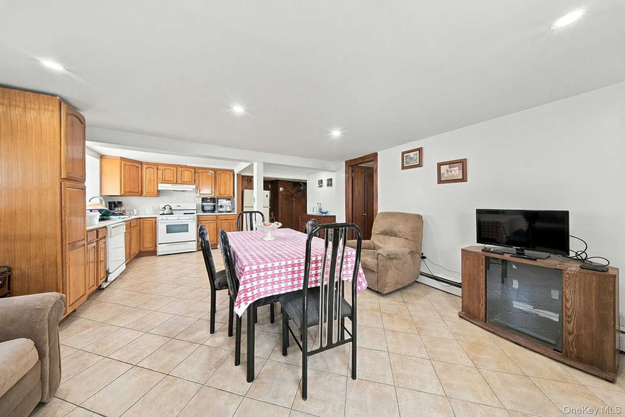 208 White Bridge Road, Middletown, NY, 3 Bedrooms Bedrooms, 8 Rooms Rooms,1 BathroomBathrooms,Residential Lease,For Rent,White Bridge,0,1051782 208 White Bridge Road, Middletown, NY, 3 Bedrooms Bedrooms, 8 Rooms Rooms,1 BathroomBathrooms,Residential Lease,For Rent,White Bridge,0,1051782