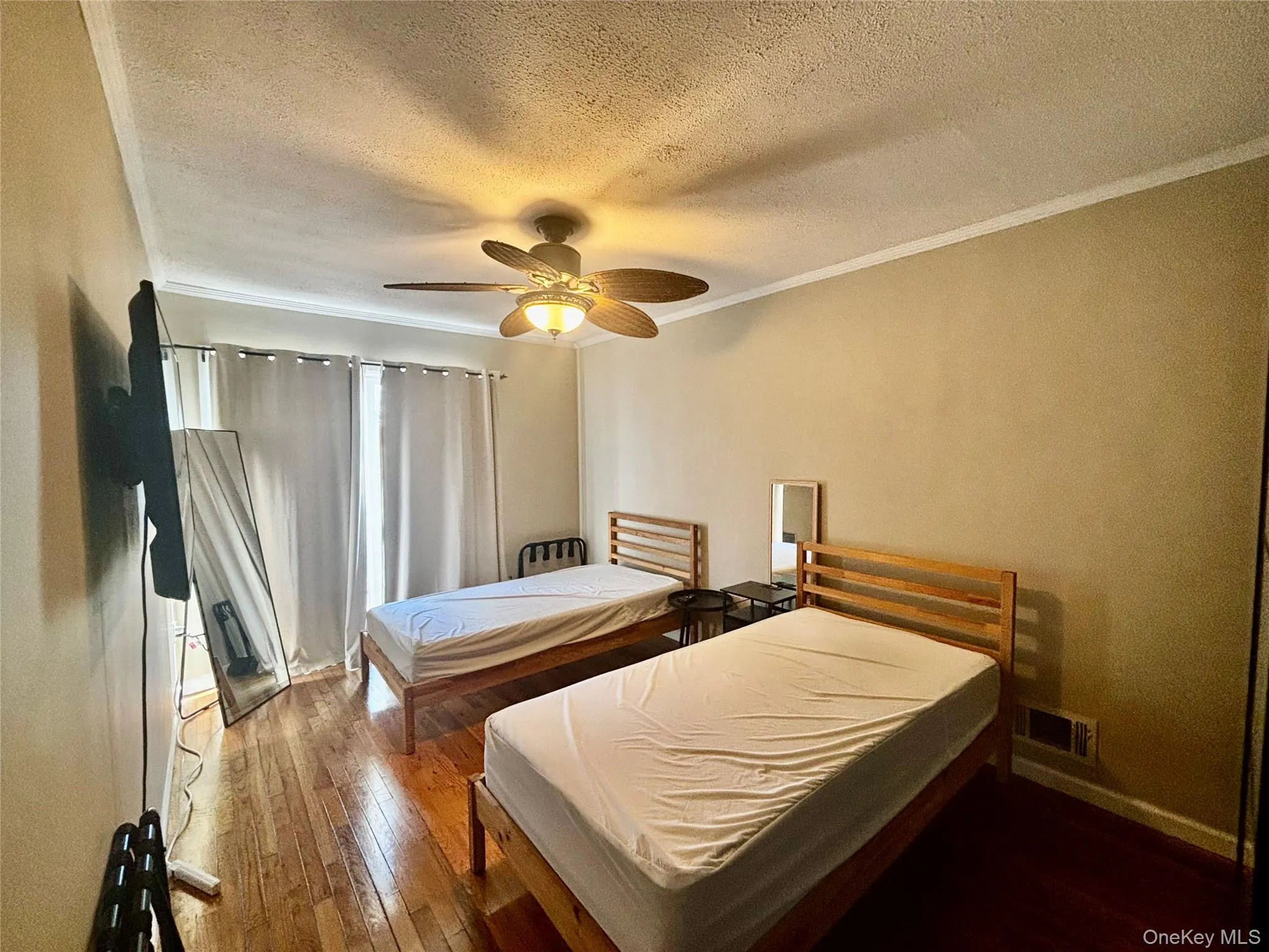 254-40 Craft Avenue, New York, NY, 3 Bedrooms Bedrooms, 6 Rooms Rooms,1 BathroomBathrooms,Residential Lease,For Rent,Craft,0,1051783 254-40 Craft Avenue, New York, NY, 3 Bedrooms Bedrooms, 6 Rooms Rooms,1 BathroomBathrooms,Residential Lease,For Rent,Craft,0,1051783