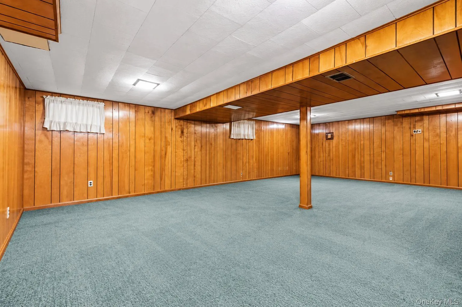 45 Berkshire Road, Oyster Bay, NY, 4 Bedrooms Bedrooms, 7 Rooms Rooms,1 BathroomBathrooms,Residential,For Rent,Berkshire,0,1051784 45 Berkshire Road, Oyster Bay, NY, 4 Bedrooms Bedrooms, 7 Rooms Rooms,1 BathroomBathrooms,Residential,For Rent,Berkshire,0,1051784