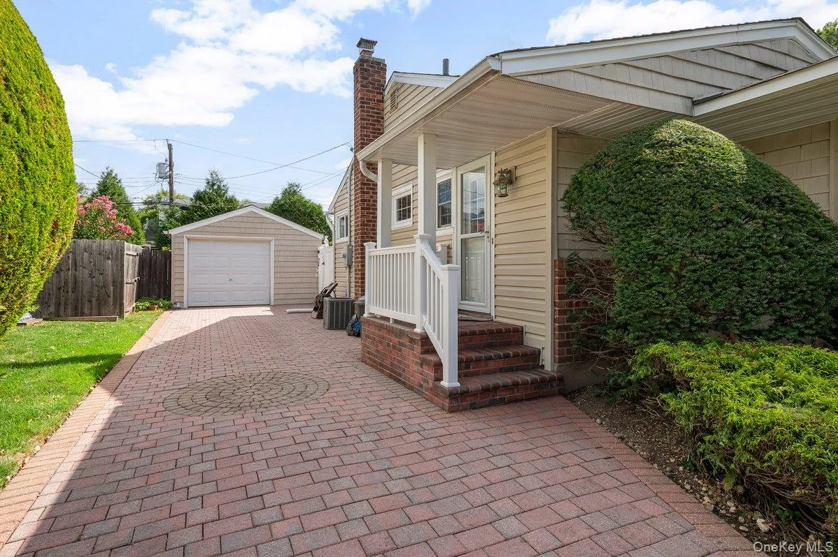 45 Berkshire Road, Oyster Bay, NY, 4 Bedrooms Bedrooms, 7 Rooms Rooms,1 BathroomBathrooms,Residential,For Rent,Berkshire,0,1051784 45 Berkshire Road, Oyster Bay, NY, 4 Bedrooms Bedrooms, 7 Rooms Rooms,1 BathroomBathrooms,Residential,For Rent,Berkshire,0,1051784