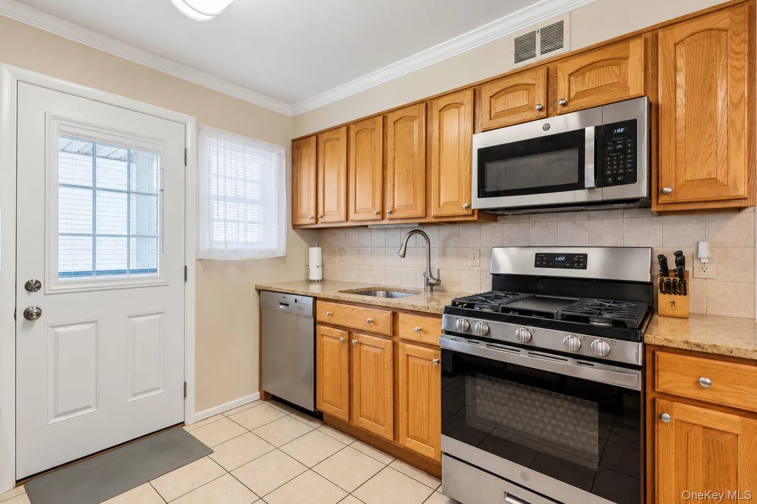 45 Berkshire Road, Oyster Bay, NY, 4 Bedrooms Bedrooms, 7 Rooms Rooms,1 BathroomBathrooms,Residential,For Rent,Berkshire,0,1051784 45 Berkshire Road, Oyster Bay, NY, 4 Bedrooms Bedrooms, 7 Rooms Rooms,1 BathroomBathrooms,Residential,For Rent,Berkshire,0,1051784