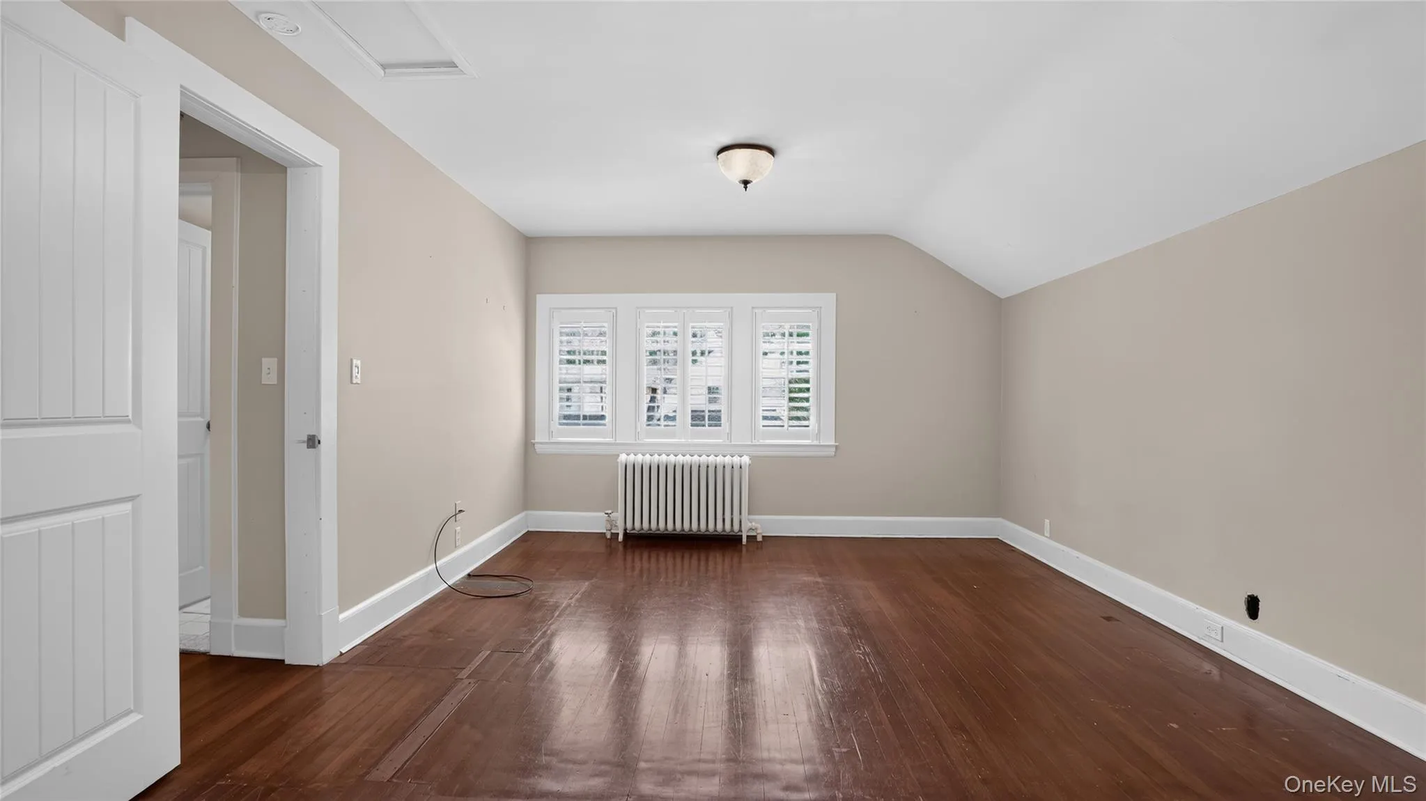 1058 Plandome Road, North Hempstead, NY, 2 Bedroom Bedrooms, 5 Room Rooms,2 BathroomBathrooms,Residential Lease,For Rent,Plandome,0,1051790 1058 Plandome Road, North Hempstead, NY, 2 Bedroom Bedrooms, 5 Room Rooms,2 BathroomBathrooms,Residential Lease,For Rent,Plandome,0,1051790
