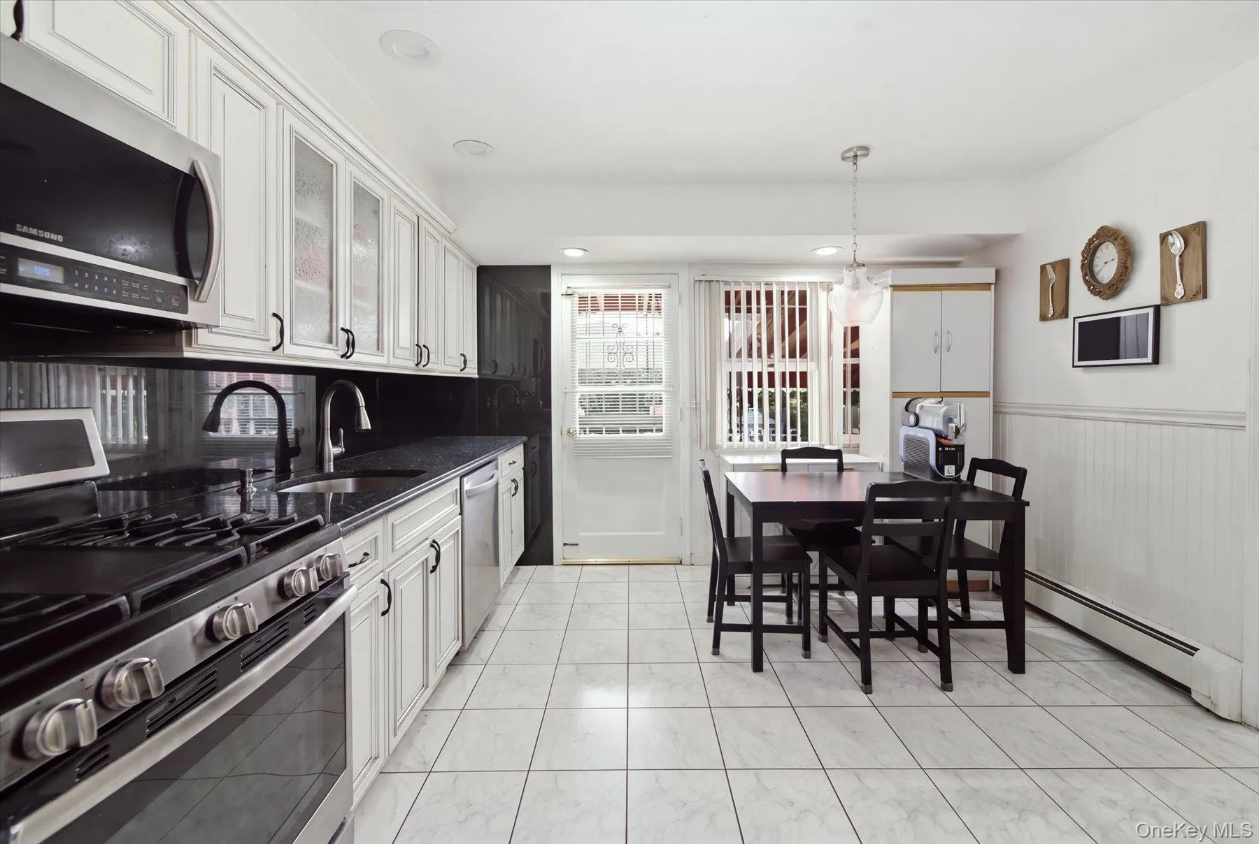 2 Goldfield Street, Huntington, NY, 3 Bedrooms Bedrooms, 6 Rooms Rooms,3 BathroomsBathrooms,Residential,For Rent,Goldfield,0,1051791 2 Goldfield Street, Huntington, NY, 3 Bedrooms Bedrooms, 6 Rooms Rooms,3 BathroomsBathrooms,Residential,For Rent,Goldfield,0,1051791