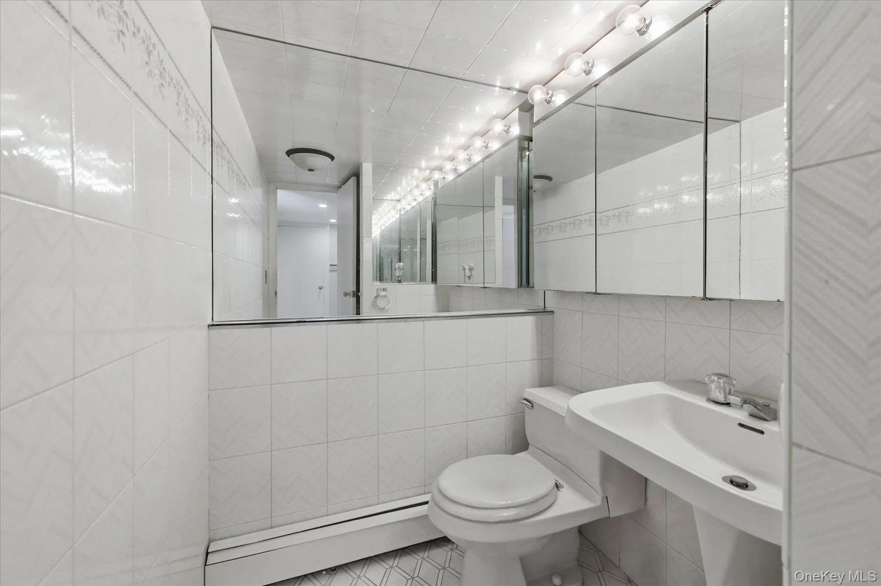 2 Goldfield Street, Huntington, NY, 3 Bedrooms Bedrooms, 6 Rooms Rooms,3 BathroomsBathrooms,Residential,For Rent,Goldfield,0,1051791 2 Goldfield Street, Huntington, NY, 3 Bedrooms Bedrooms, 6 Rooms Rooms,3 BathroomsBathrooms,Residential,For Rent,Goldfield,0,1051791