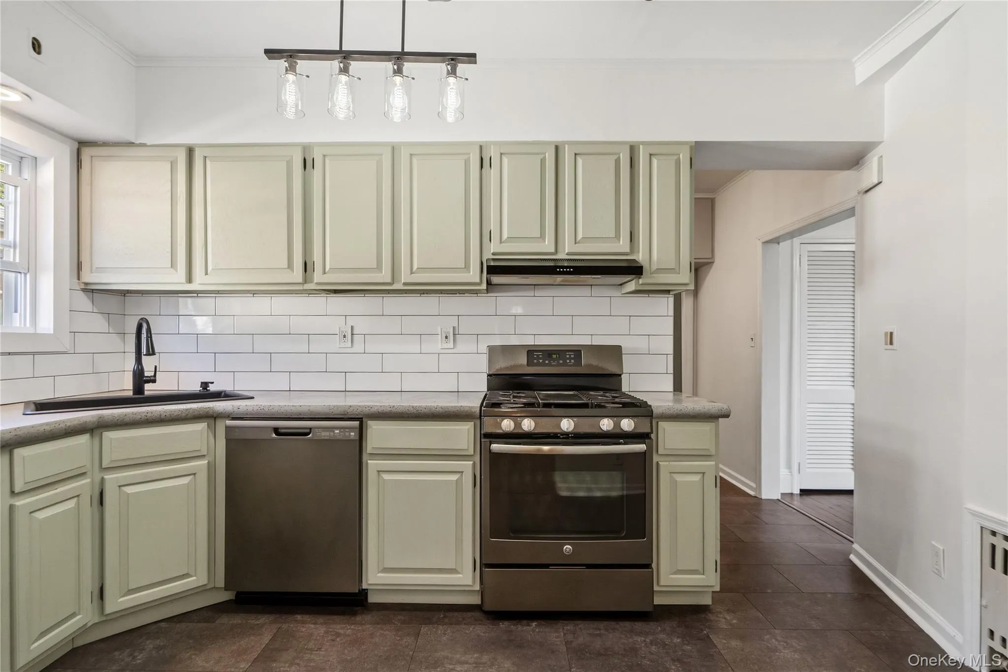 120 High Street, Babylon, NY, 3 Bedrooms Bedrooms, 7 Rooms Rooms,2 BathroomsBathrooms,Residential Lease,For Rent,High,0,1051792 120 High Street, Babylon, NY, 3 Bedrooms Bedrooms, 7 Rooms Rooms,2 BathroomsBathrooms,Residential Lease,For Rent,High,0,1051792