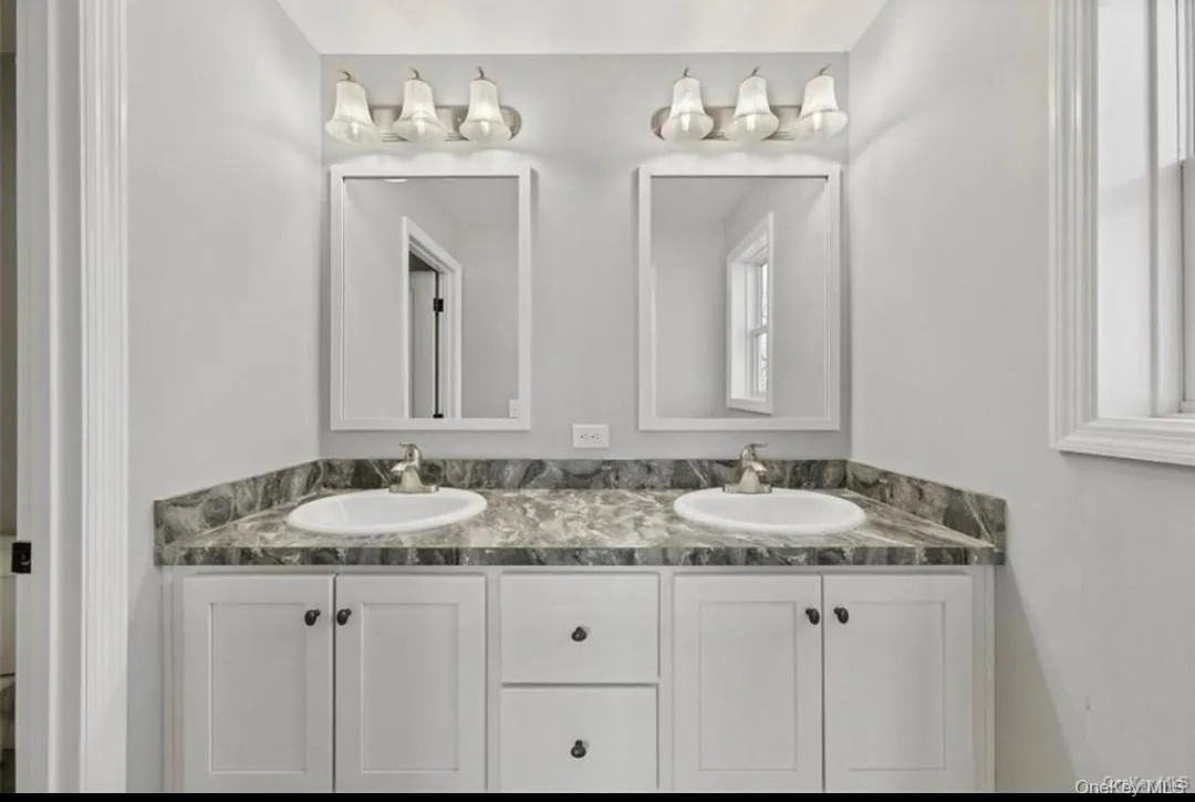 17 Chestnut Street, Stony Point, NY, 7 Bedrooms Bedrooms, 11 Rooms Rooms,3 BathroomsBathrooms,Residential,For Rent,Chestnut,0,1051800 17 Chestnut Street, Stony Point, NY, 7 Bedrooms Bedrooms, 11 Rooms Rooms,3 BathroomsBathrooms,Residential,For Rent,Chestnut,0,1051800