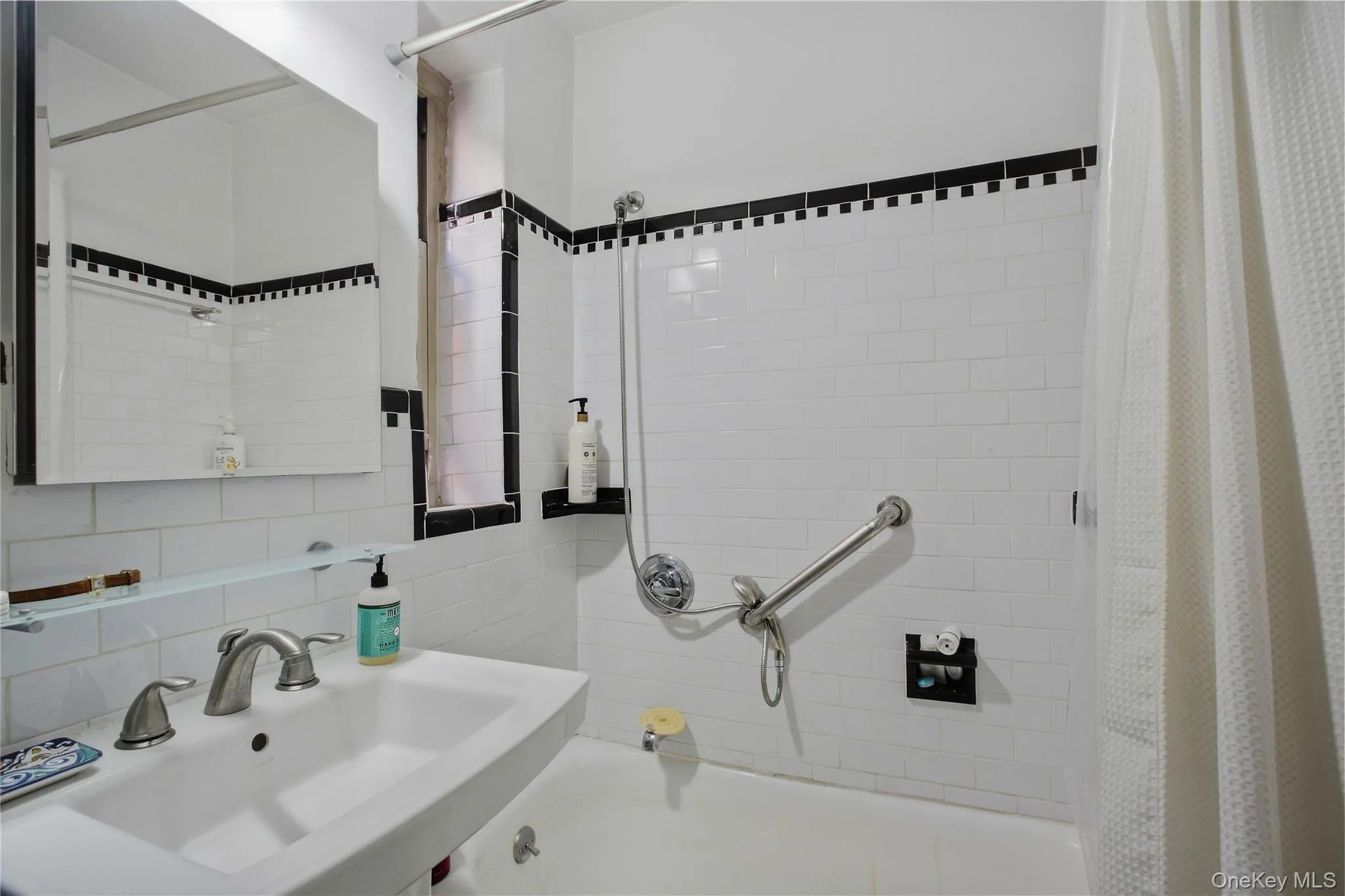 151 Centre, New Rochelle, NY, 1 Bedroom Bedrooms, 3 Rooms Rooms,1 BathroomBathrooms,Residential,For Rent,Centre,0,1051803 151 Centre, New Rochelle, NY, 1 Bedroom Bedrooms, 3 Rooms Rooms,1 BathroomBathrooms,Residential,For Rent,Centre,0,1051803