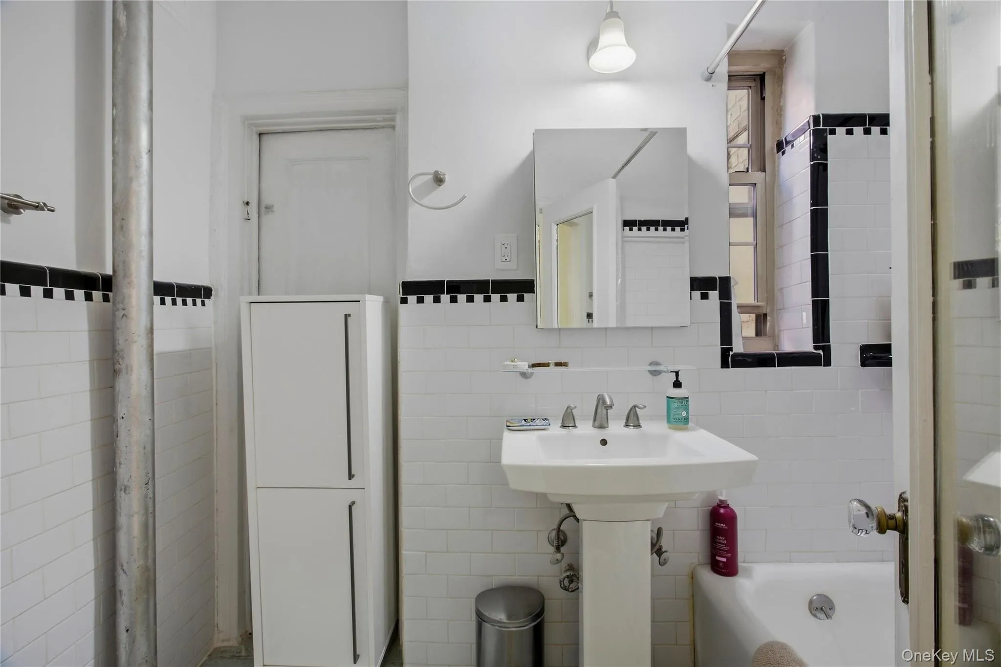151 Centre, New Rochelle, NY, 1 Bedroom Bedrooms, 3 Rooms Rooms,1 BathroomBathrooms,Residential,For Rent,Centre,0,1051803 151 Centre, New Rochelle, NY, 1 Bedroom Bedrooms, 3 Rooms Rooms,1 BathroomBathrooms,Residential,For Rent,Centre,0,1051803