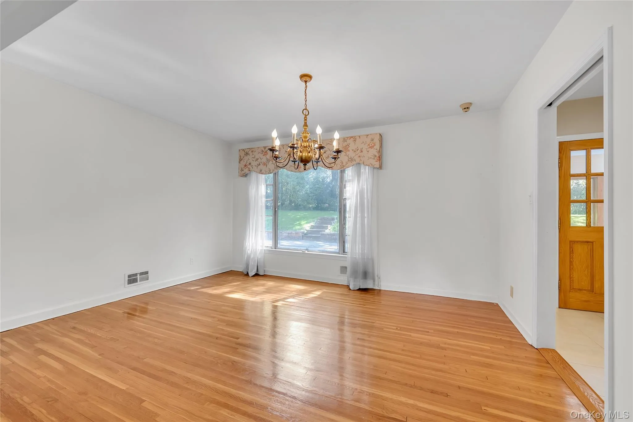 238 Clent Road, North Hempstead, NY, 5 Bedrooms Bedrooms, 9 Rooms Rooms,3 BathroomsBathrooms,Residential,For Rent,Clent,0,1051804 238 Clent Road, North Hempstead, NY, 5 Bedrooms Bedrooms, 9 Rooms Rooms,3 BathroomsBathrooms,Residential,For Rent,Clent,0,1051804