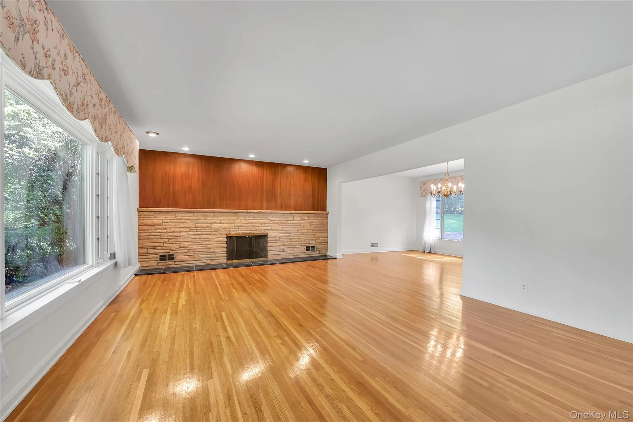 238 Clent Road, North Hempstead, NY, 5 Bedrooms Bedrooms, 9 Rooms Rooms,3 BathroomsBathrooms,Residential,For Rent,Clent,0,1051804 238 Clent Road, North Hempstead, NY, 5 Bedrooms Bedrooms, 9 Rooms Rooms,3 BathroomsBathrooms,Residential,For Rent,Clent,0,1051804
