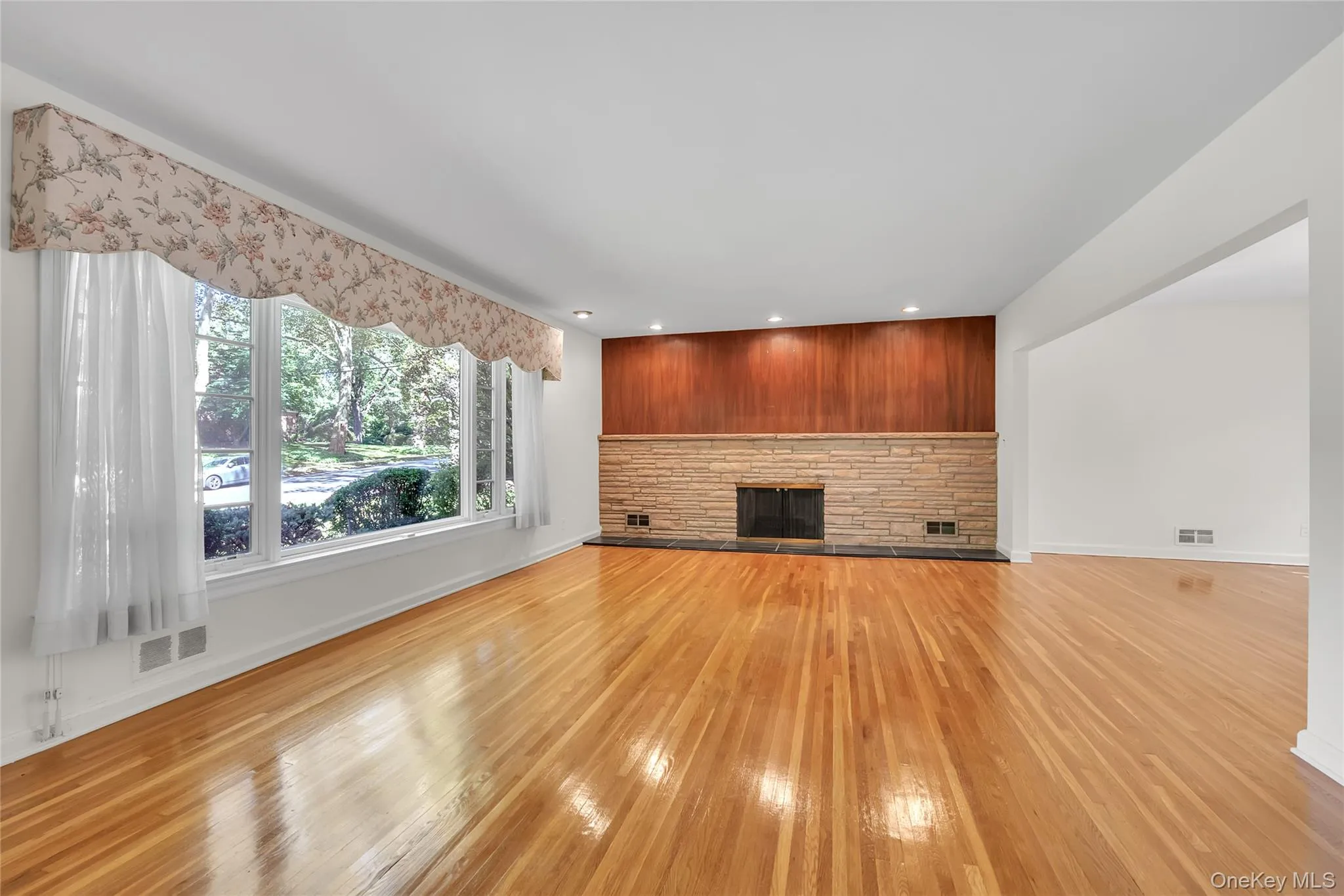 238 Clent Road, North Hempstead, NY, 5 Bedrooms Bedrooms, 9 Rooms Rooms,3 BathroomsBathrooms,Residential,For Rent,Clent,0,1051804 238 Clent Road, North Hempstead, NY, 5 Bedrooms Bedrooms, 9 Rooms Rooms,3 BathroomsBathrooms,Residential,For Rent,Clent,0,1051804
