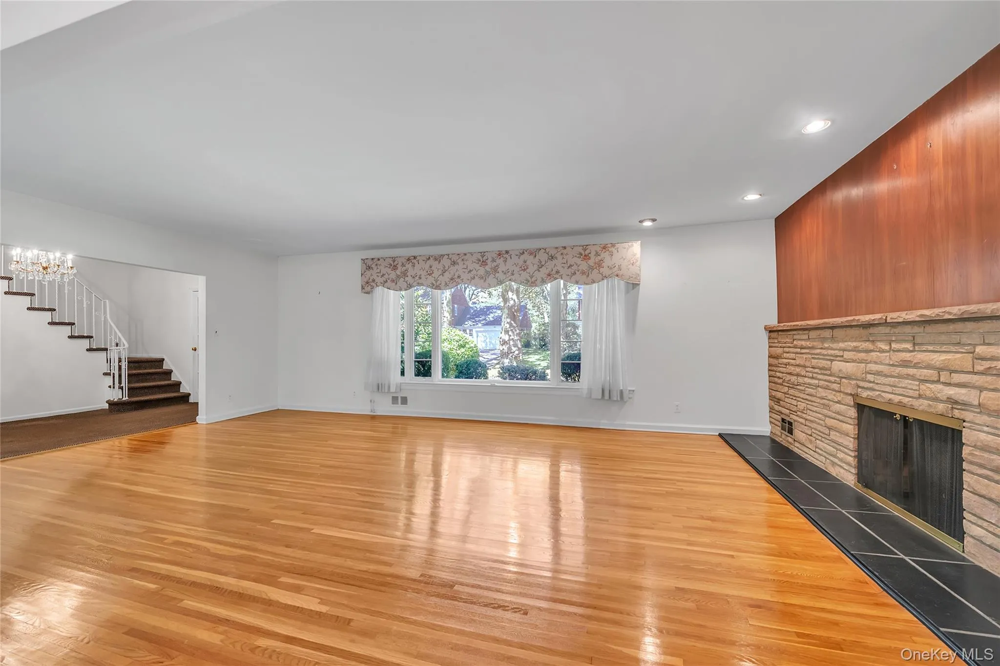 238 Clent Road, North Hempstead, NY, 5 Bedrooms Bedrooms, 9 Rooms Rooms,3 BathroomsBathrooms,Residential,For Rent,Clent,0,1051804 238 Clent Road, North Hempstead, NY, 5 Bedrooms Bedrooms, 9 Rooms Rooms,3 BathroomsBathrooms,Residential,For Rent,Clent,0,1051804