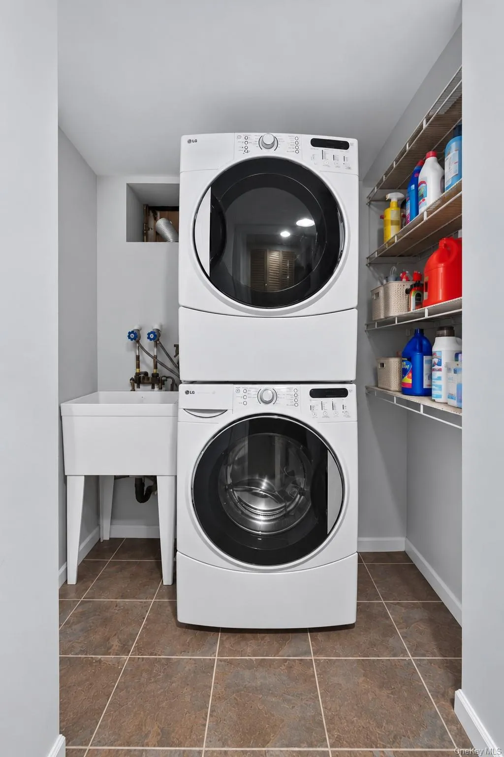 80-55 236th Street, New York, NY, 3 Bedrooms Bedrooms, 8 Rooms Rooms,2 BathroomsBathrooms,Residential,For Rent,236th,0,1051810 80-55 236th Street, New York, NY, 3 Bedrooms Bedrooms, 8 Rooms Rooms,2 BathroomsBathrooms,Residential,For Rent,236th,0,1051810