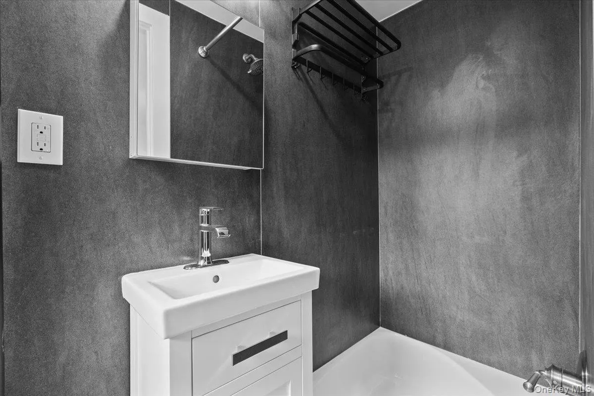 152 Summerfield Street, Eastchester, NY, 2 Bedroom Bedrooms, 4 Room Rooms,1 BathroomBathrooms,Residential Lease,For Rent,Summerfield,0,1051820 152 Summerfield Street, Eastchester, NY, 2 Bedroom Bedrooms, 4 Room Rooms,1 BathroomBathrooms,Residential Lease,For Rent,Summerfield,0,1051820