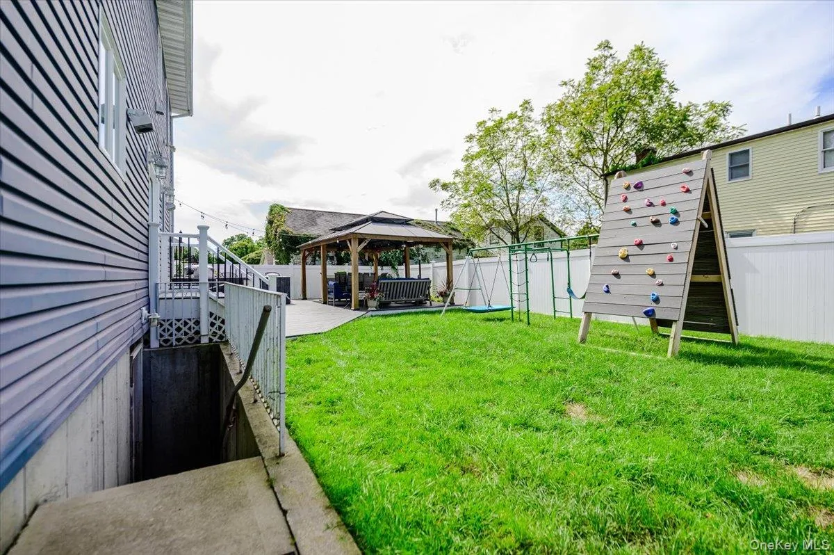 24 William Avenue, Islip, NY, 5 Bedrooms Bedrooms, 8 Rooms Rooms,2 BathroomsBathrooms,Residential,For Rent,William,0,1051841 24 William Avenue, Islip, NY, 5 Bedrooms Bedrooms, 8 Rooms Rooms,2 BathroomsBathrooms,Residential,For Rent,William,0,1051841