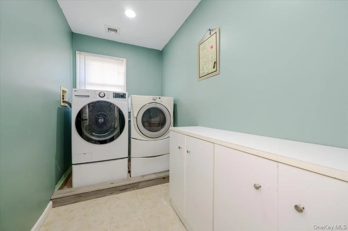 24 William Avenue, Islip, NY, 5 Bedrooms Bedrooms, 8 Rooms Rooms,2 BathroomsBathrooms,Residential,For Rent,William,0,1051841 24 William Avenue, Islip, NY, 5 Bedrooms Bedrooms, 8 Rooms Rooms,2 BathroomsBathrooms,Residential,For Rent,William,0,1051841