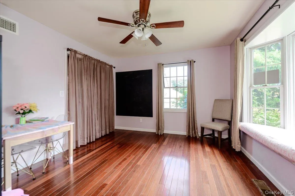 5th Bedroom/Den/Playroom/Office 5th Bedroom/Den/Playroom/Office
