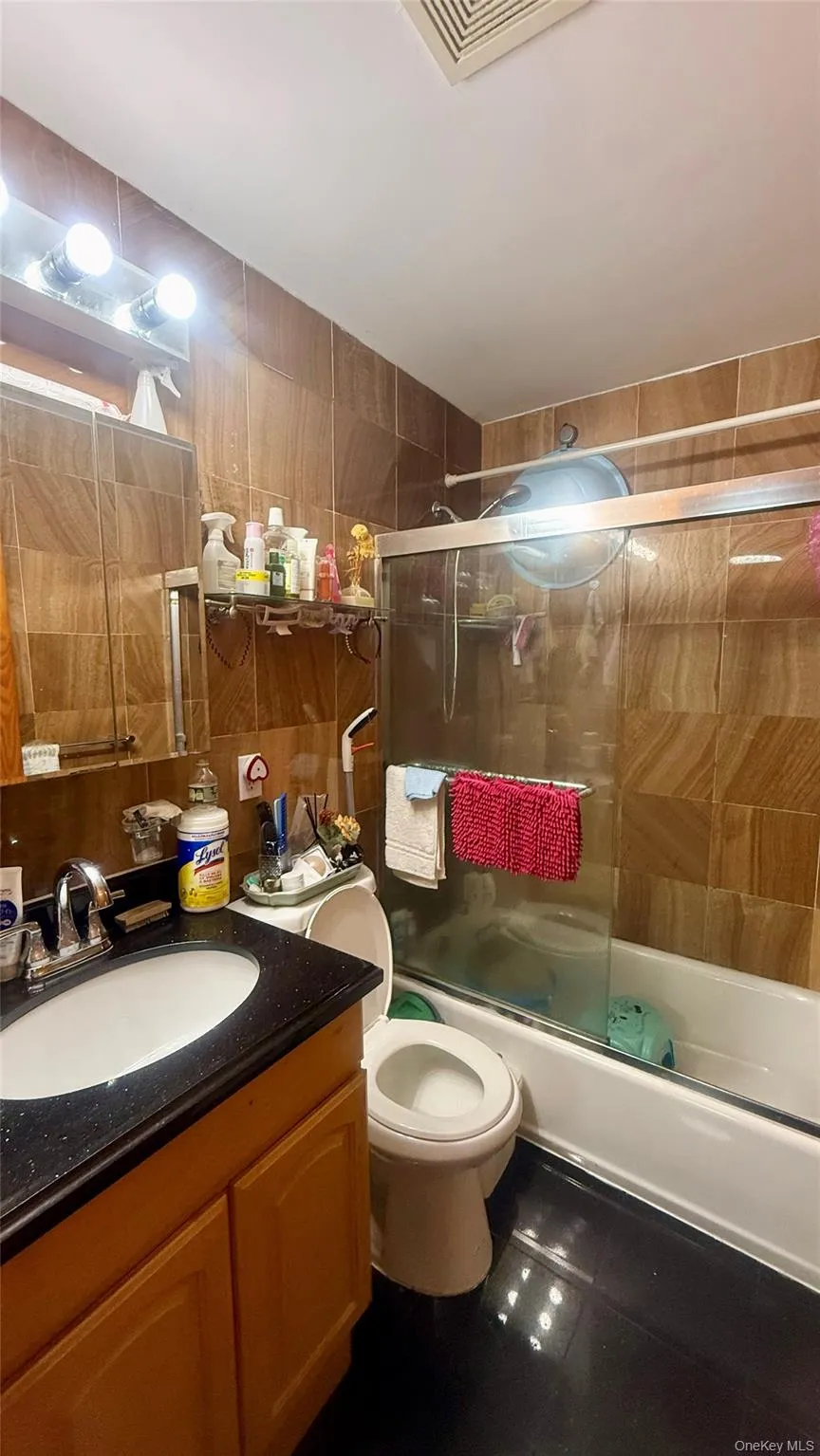 bathroom bathroom