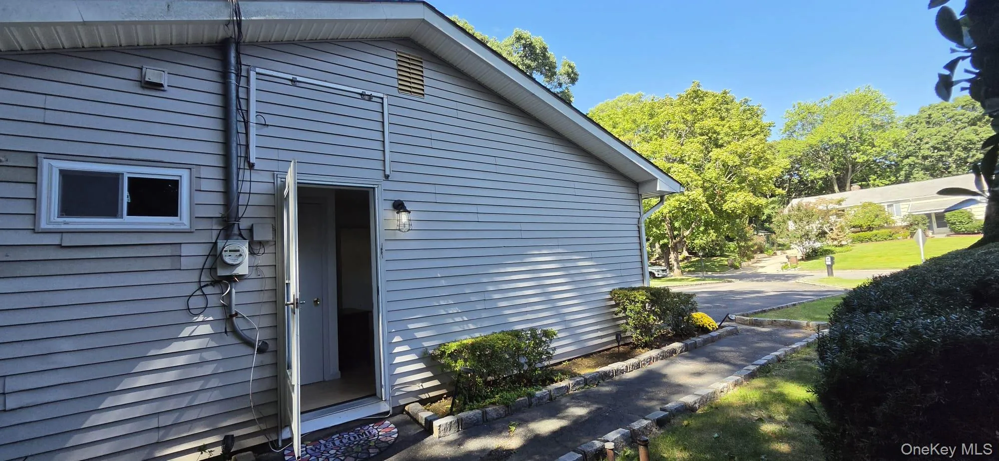 36 Holly Hill Lane, Brookhaven, NY, 1 Bedroom Bedrooms, 3 Rooms Rooms,1 BathroomBathrooms,Residential Lease,For Rent,Holly Hill,0,1051864 36 Holly Hill Lane, Brookhaven, NY, 1 Bedroom Bedrooms, 3 Rooms Rooms,1 BathroomBathrooms,Residential Lease,For Rent,Holly Hill,0,1051864