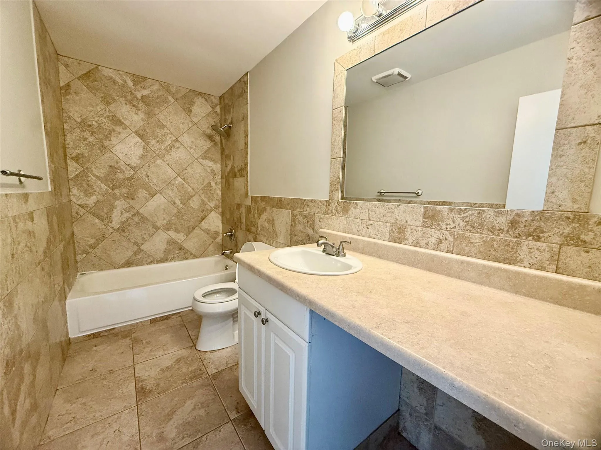 136 Hill Crescent, Riverhead, NY, 3 Bedrooms Bedrooms, 6 Rooms Rooms,1 BathroomBathrooms,Residential,For Rent,Hill,0,1051882 136 Hill Crescent, Riverhead, NY, 3 Bedrooms Bedrooms, 6 Rooms Rooms,1 BathroomBathrooms,Residential,For Rent,Hill,0,1051882