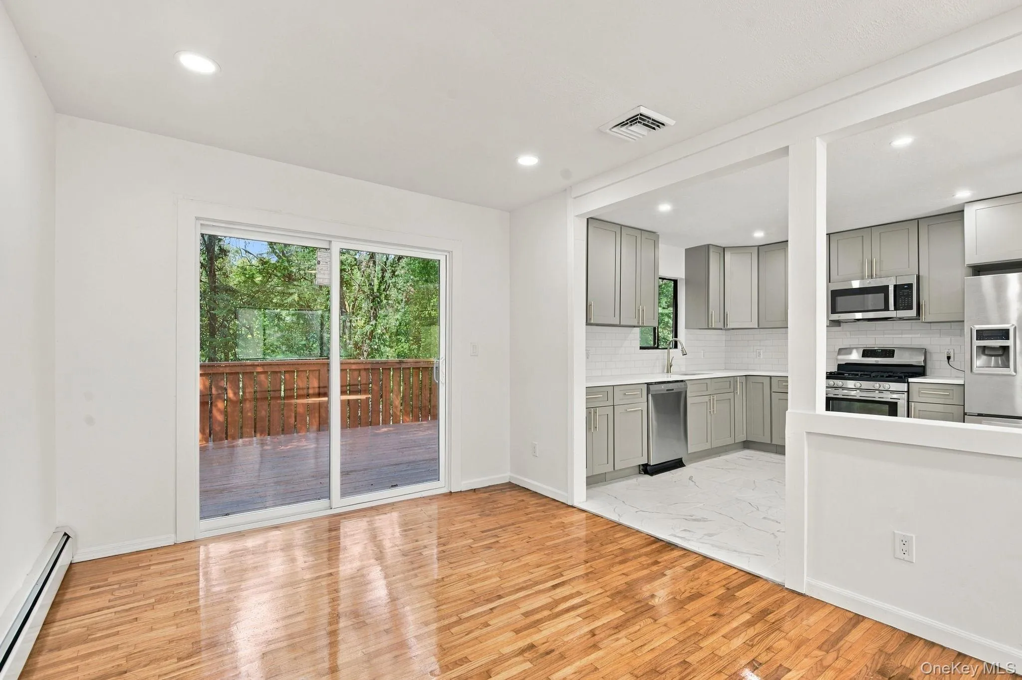12 Westminister Drive, Middletown, NY, 4 Bedrooms Bedrooms, 10 Rooms Rooms,2 BathroomsBathrooms,Residential,For Rent,Westminister,0,1051888 12 Westminister Drive, Middletown, NY, 4 Bedrooms Bedrooms, 10 Rooms Rooms,2 BathroomsBathrooms,Residential,For Rent,Westminister,0,1051888