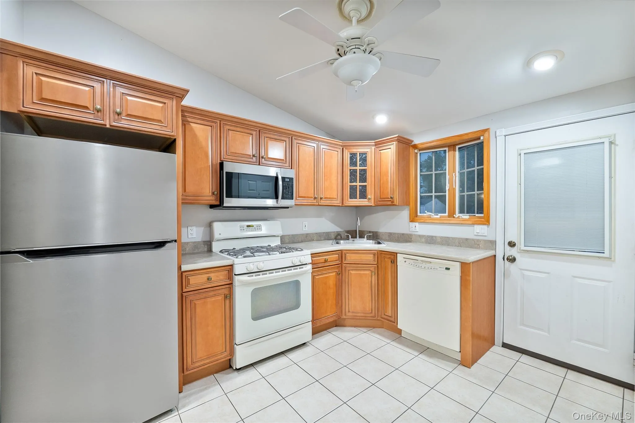423 Westview Avenue, Babylon, NY, 3 Bedrooms Bedrooms, 6 Rooms Rooms,2 BathroomsBathrooms,Residential,For Rent,Westview,0,1051894 423 Westview Avenue, Babylon, NY, 3 Bedrooms Bedrooms, 6 Rooms Rooms,2 BathroomsBathrooms,Residential,For Rent,Westview,0,1051894
