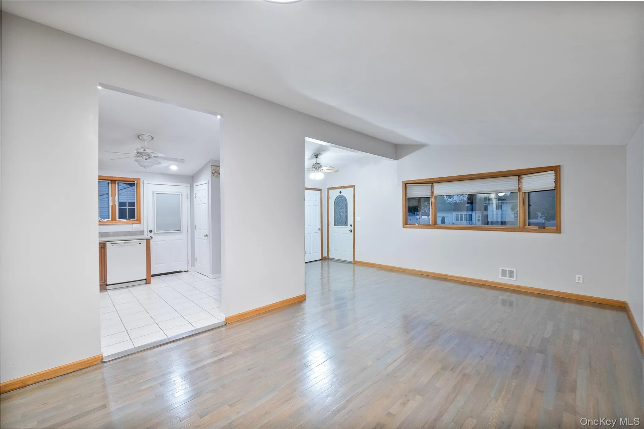 423 Westview Avenue, Babylon, NY, 3 Bedrooms Bedrooms, 6 Rooms Rooms,2 BathroomsBathrooms,Residential,For Rent,Westview,0,1051894 423 Westview Avenue, Babylon, NY, 3 Bedrooms Bedrooms, 6 Rooms Rooms,2 BathroomsBathrooms,Residential,For Rent,Westview,0,1051894