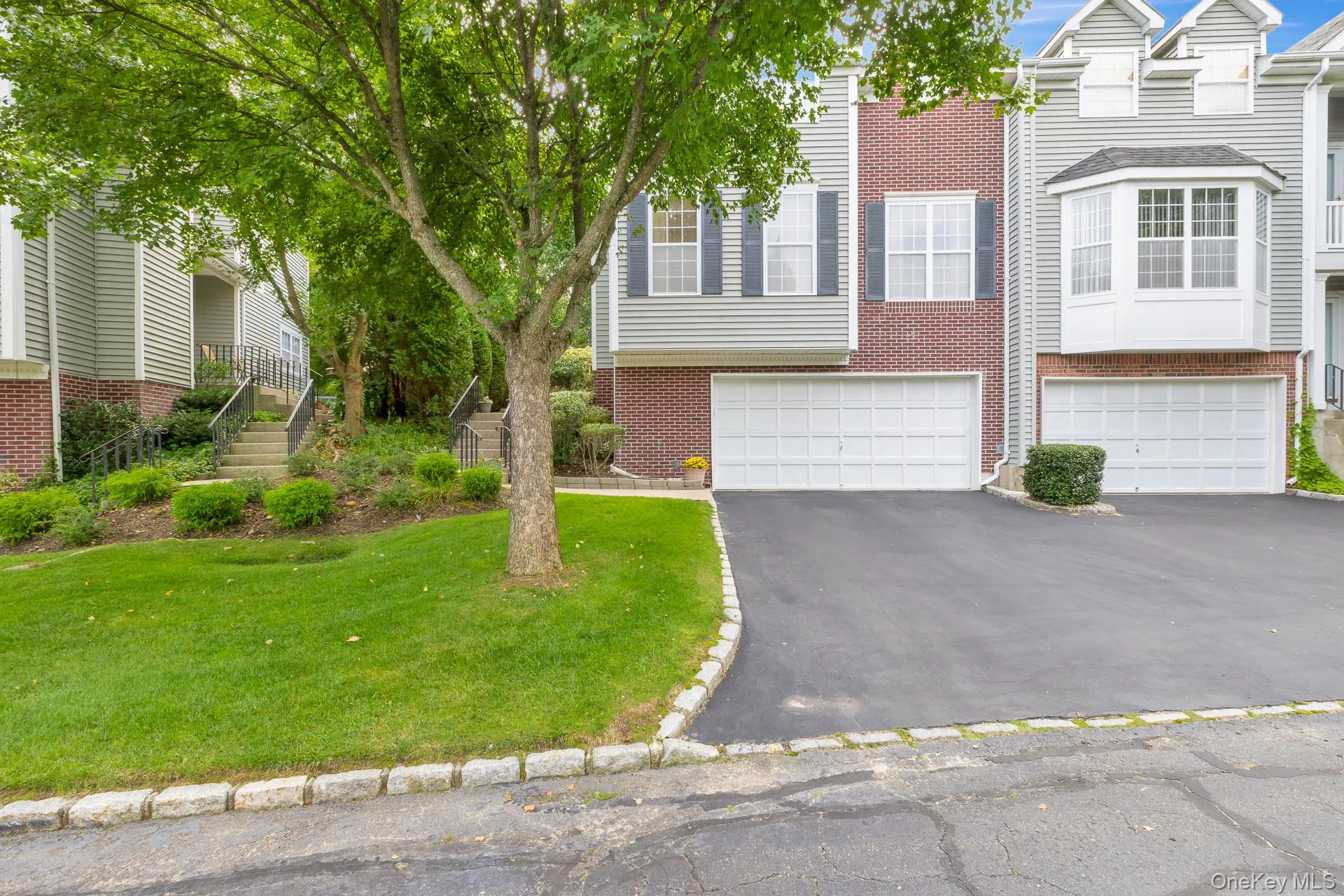 Spacious 3 Floor Town Home Spacious 3 Floor Town Home