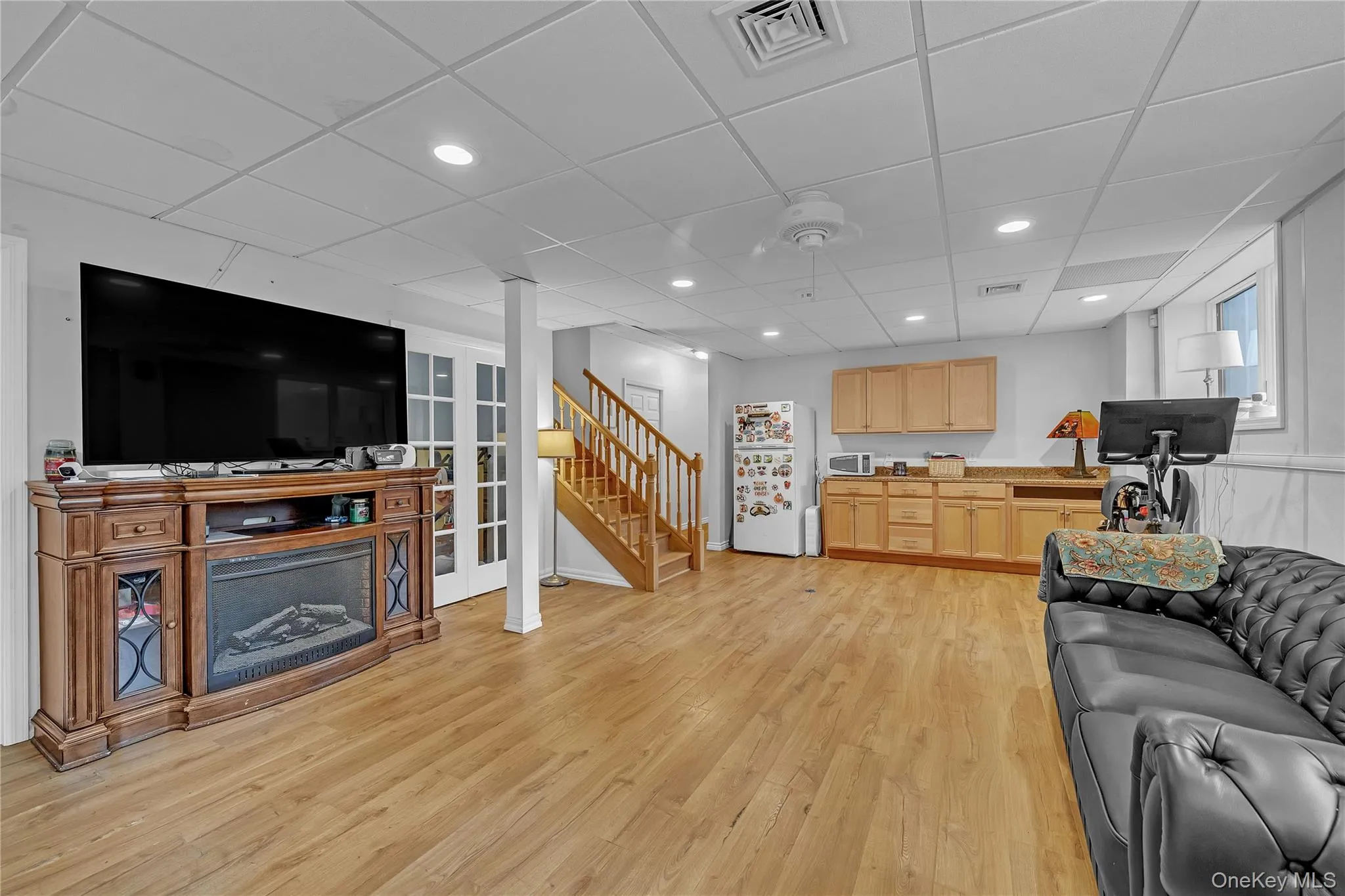20 Old Route 25A, Smithtown, NY, 6 Bedrooms Bedrooms, 19 Rooms Rooms,3 BathroomsBathrooms,Residential,For Rent,Old Route 25A,0,1051896 20 Old Route 25A, Smithtown, NY, 6 Bedrooms Bedrooms, 19 Rooms Rooms,3 BathroomsBathrooms,Residential,For Rent,Old Route 25A,0,1051896