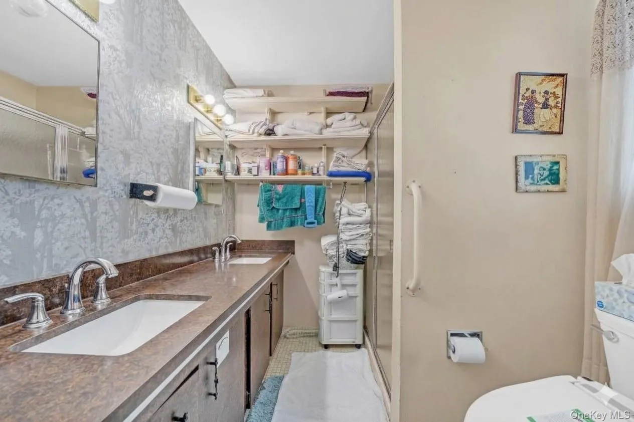 20 Old Route 25A, Smithtown, NY, 6 Bedrooms Bedrooms, 19 Rooms Rooms,3 BathroomsBathrooms,Residential,For Rent,Old Route 25A,0,1051896 20 Old Route 25A, Smithtown, NY, 6 Bedrooms Bedrooms, 19 Rooms Rooms,3 BathroomsBathrooms,Residential,For Rent,Old Route 25A,0,1051896