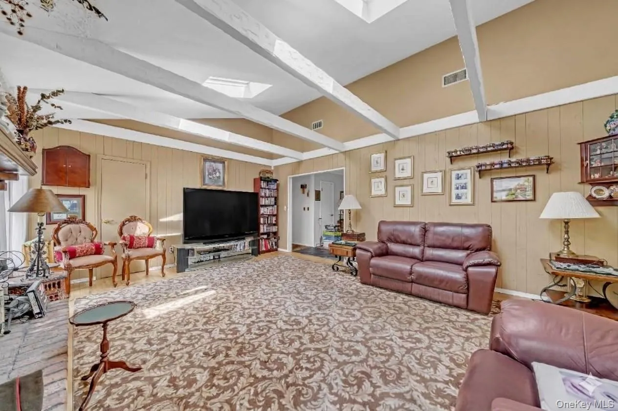20 Old Route 25A, Smithtown, NY, 6 Bedrooms Bedrooms, 19 Rooms Rooms,3 BathroomsBathrooms,Residential,For Rent,Old Route 25A,0,1051896 20 Old Route 25A, Smithtown, NY, 6 Bedrooms Bedrooms, 19 Rooms Rooms,3 BathroomsBathrooms,Residential,For Rent,Old Route 25A,0,1051896