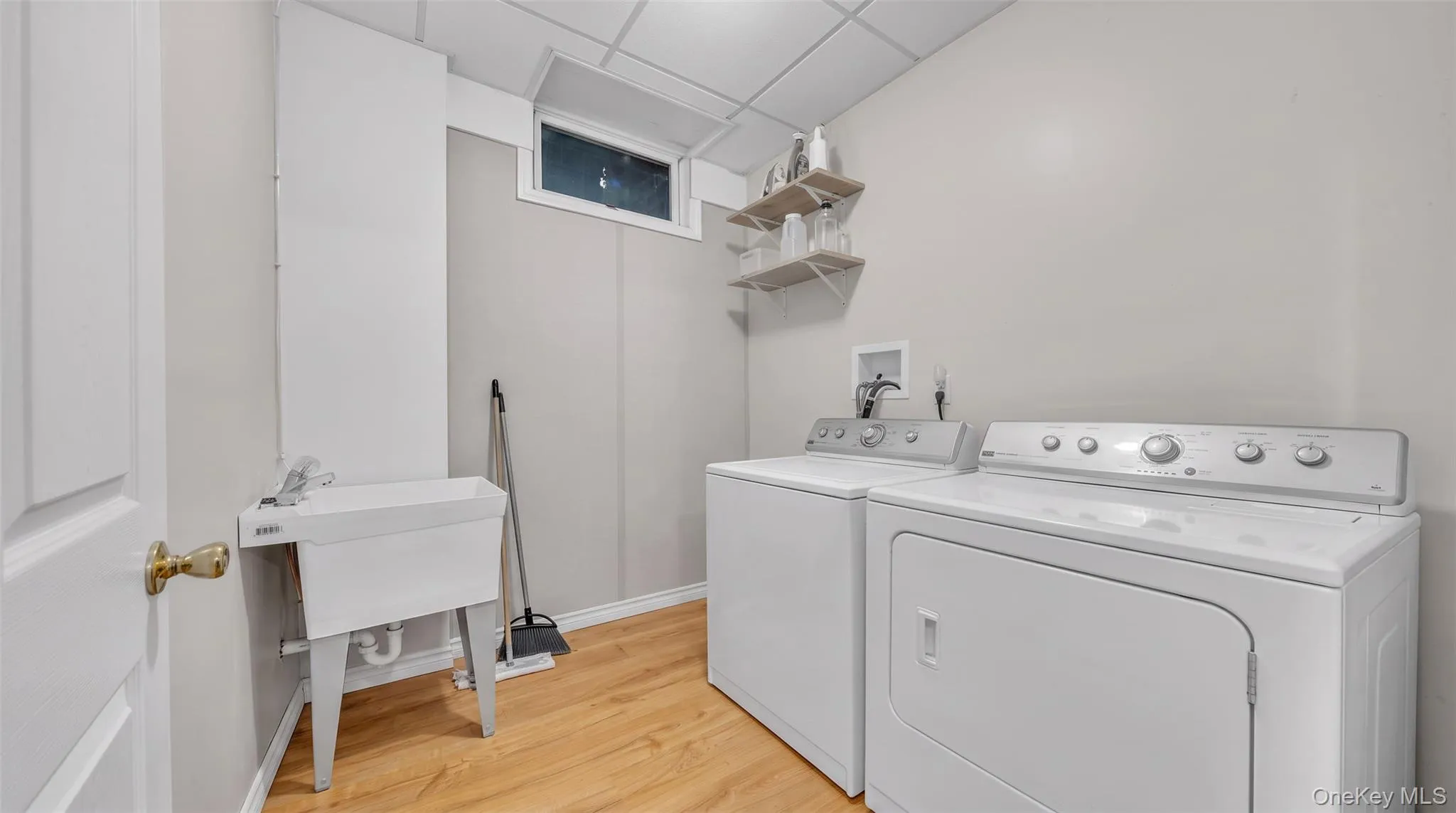 20 Old Route 25A, Smithtown, NY, 6 Bedrooms Bedrooms, 19 Rooms Rooms,3 BathroomsBathrooms,Residential,For Rent,Old Route 25A,0,1051896 20 Old Route 25A, Smithtown, NY, 6 Bedrooms Bedrooms, 19 Rooms Rooms,3 BathroomsBathrooms,Residential,For Rent,Old Route 25A,0,1051896