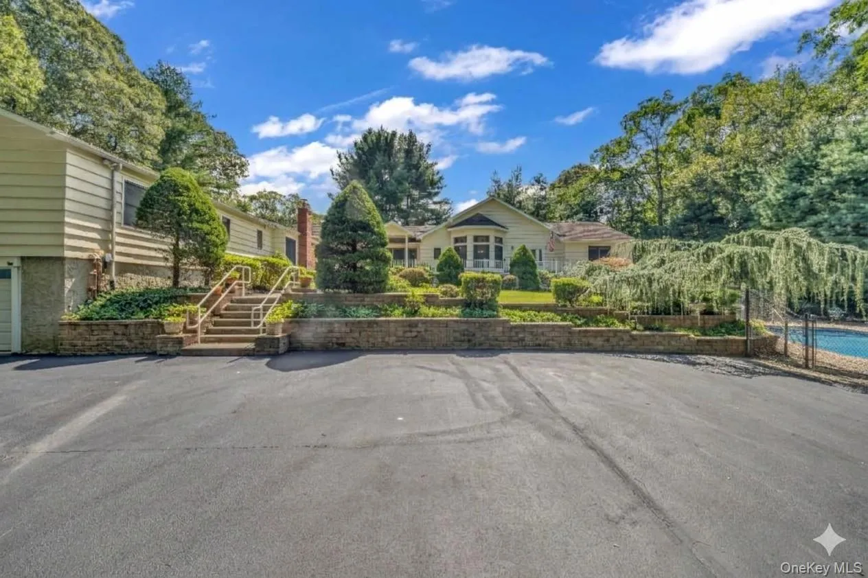 20 Old Route 25A, Smithtown, NY, 6 Bedrooms Bedrooms, 19 Rooms Rooms,3 BathroomsBathrooms,Residential,For Rent,Old Route 25A,0,1051896 20 Old Route 25A, Smithtown, NY, 6 Bedrooms Bedrooms, 19 Rooms Rooms,3 BathroomsBathrooms,Residential,For Rent,Old Route 25A,0,1051896