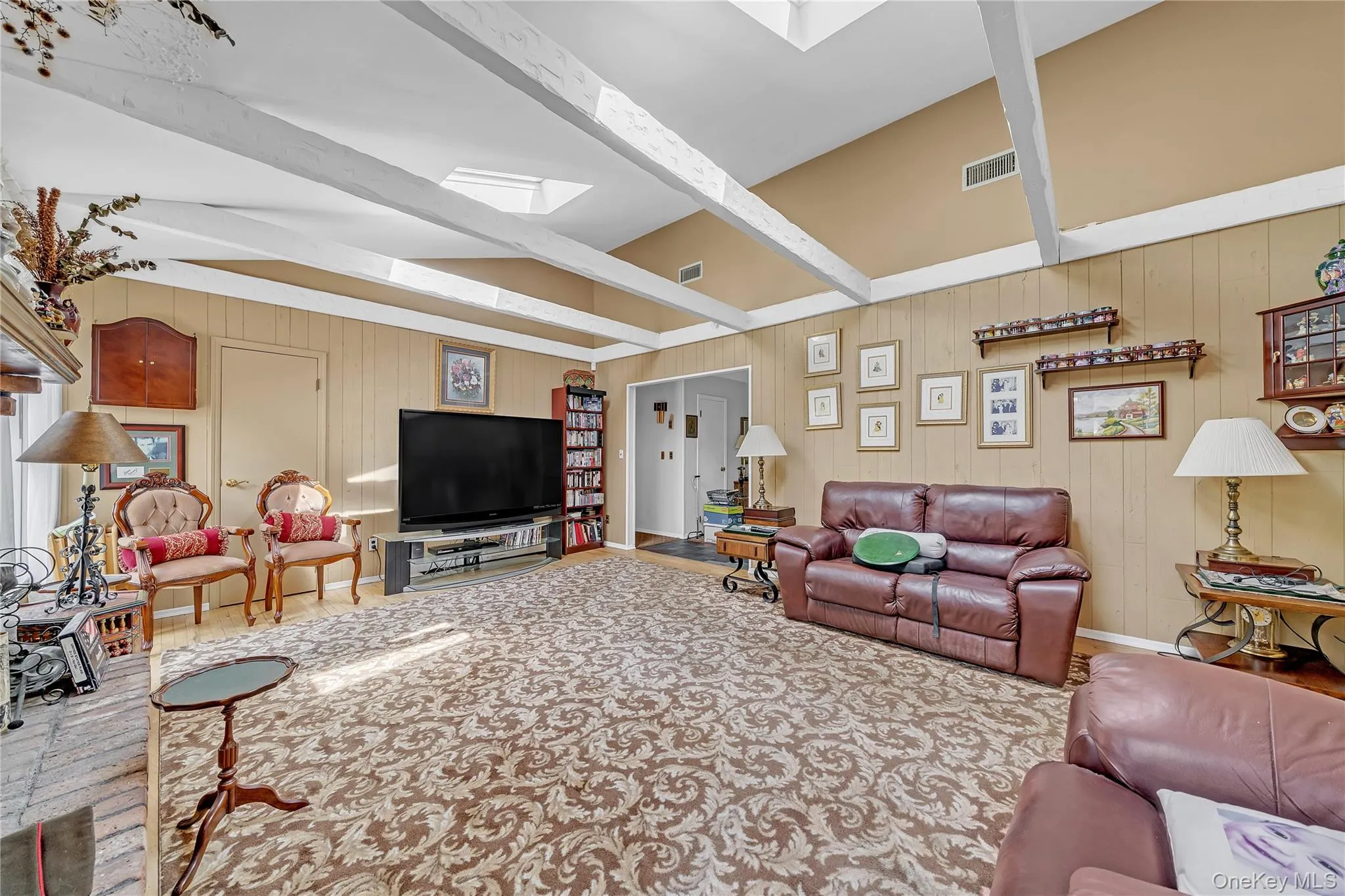 20 Old Route 25A, Smithtown, NY, 6 Bedrooms Bedrooms, 19 Rooms Rooms,3 BathroomsBathrooms,Residential,For Rent,Old Route 25A,0,1051896 20 Old Route 25A, Smithtown, NY, 6 Bedrooms Bedrooms, 19 Rooms Rooms,3 BathroomsBathrooms,Residential,For Rent,Old Route 25A,0,1051896
