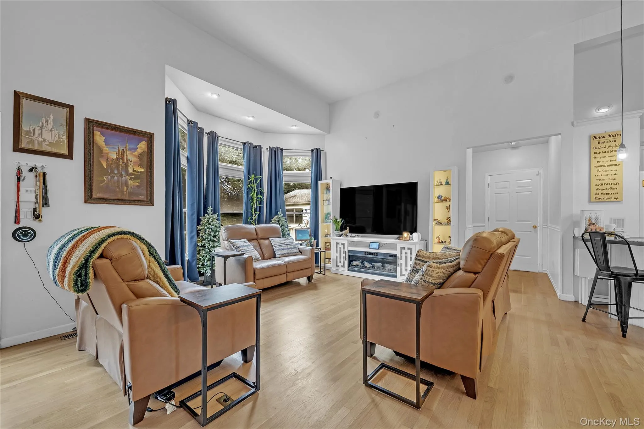 20 Old Route 25A, Smithtown, NY, 6 Bedrooms Bedrooms, 19 Rooms Rooms,3 BathroomsBathrooms,Residential,For Rent,Old Route 25A,0,1051896 20 Old Route 25A, Smithtown, NY, 6 Bedrooms Bedrooms, 19 Rooms Rooms,3 BathroomsBathrooms,Residential,For Rent,Old Route 25A,0,1051896