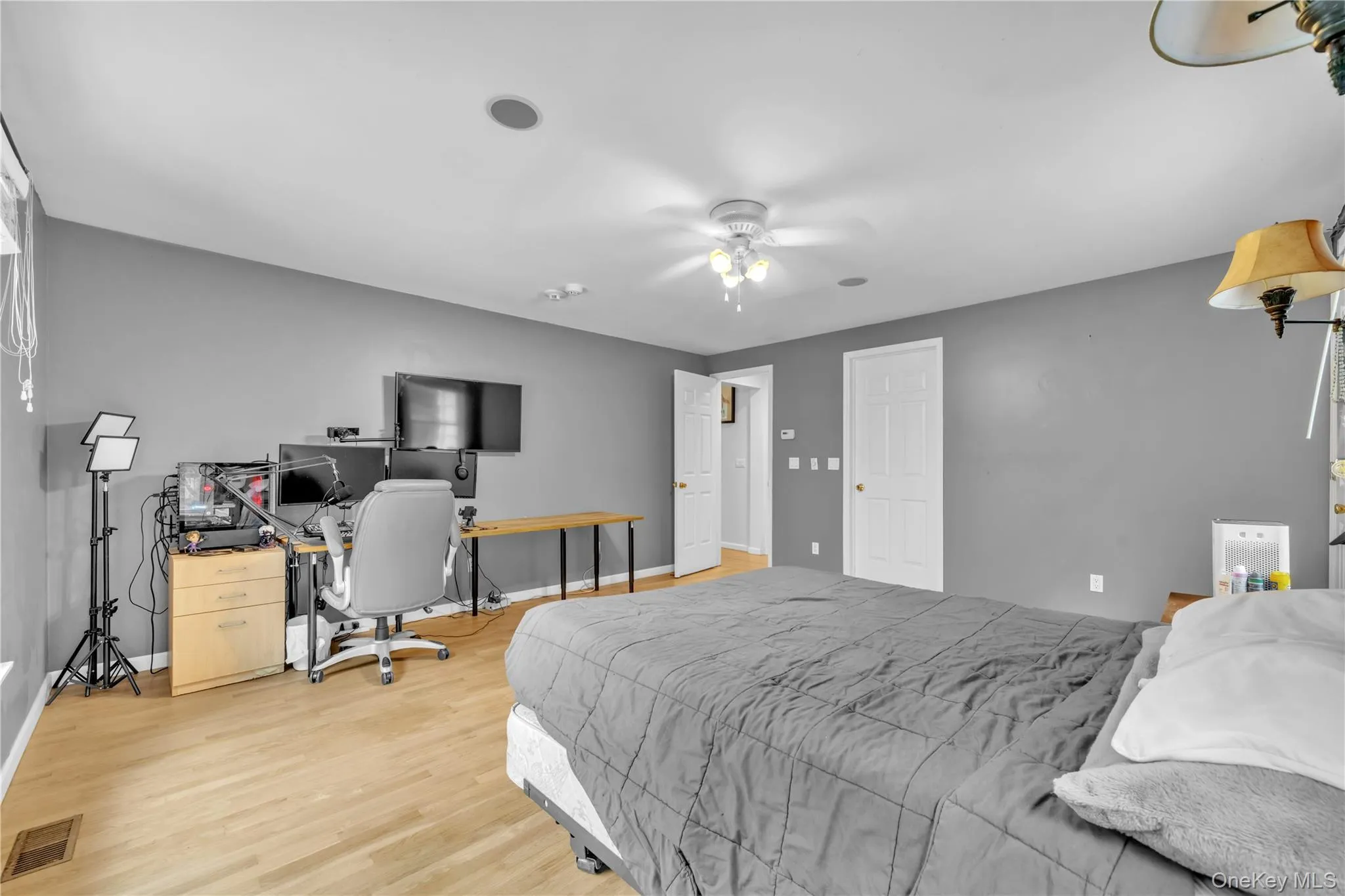 20 Old Route 25A, Smithtown, NY, 6 Bedrooms Bedrooms, 19 Rooms Rooms,3 BathroomsBathrooms,Residential,For Rent,Old Route 25A,0,1051896 20 Old Route 25A, Smithtown, NY, 6 Bedrooms Bedrooms, 19 Rooms Rooms,3 BathroomsBathrooms,Residential,For Rent,Old Route 25A,0,1051896