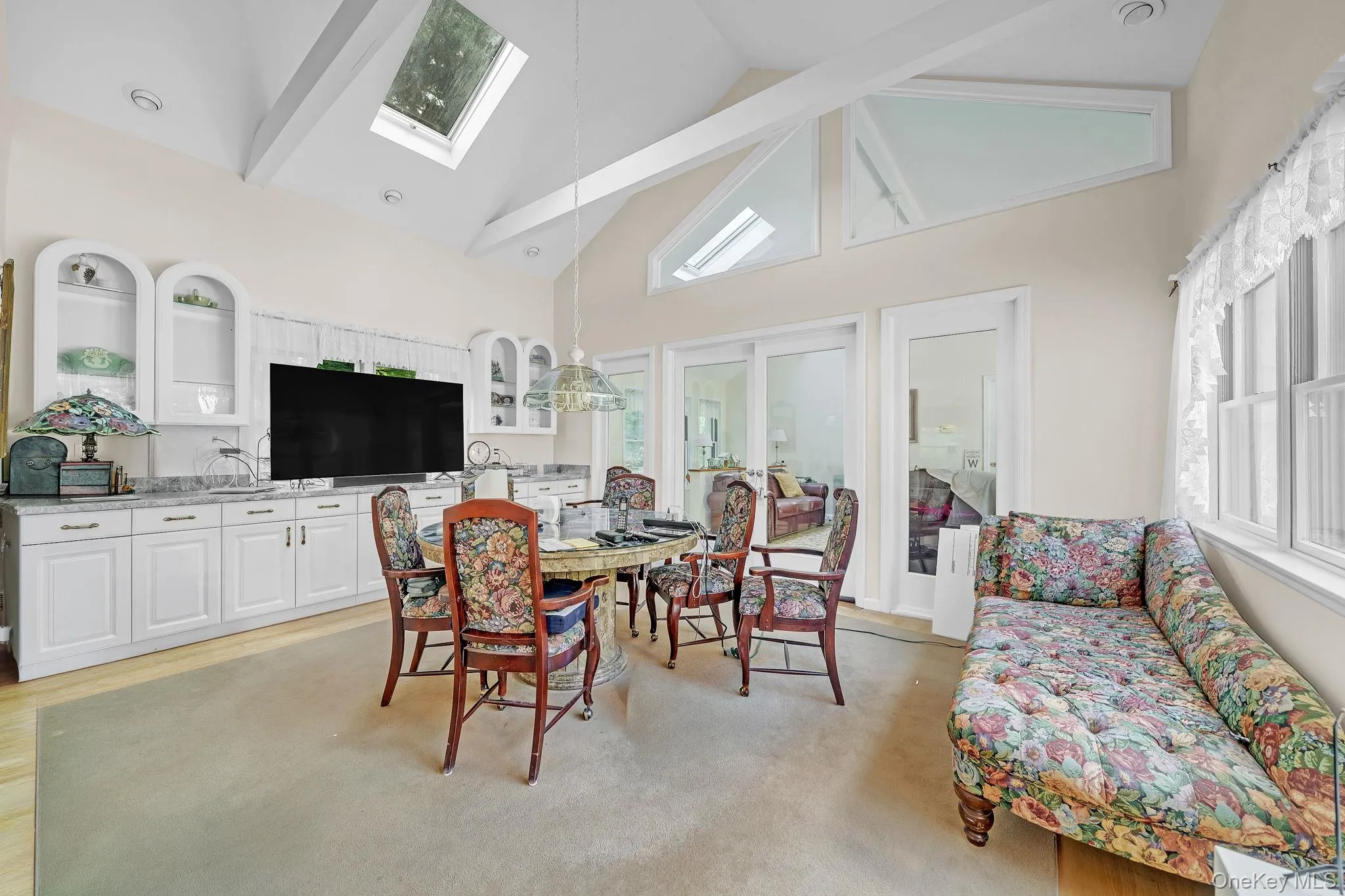 20 Old Route 25A, Smithtown, NY, 6 Bedrooms Bedrooms, 19 Rooms Rooms,3 BathroomsBathrooms,Residential,For Rent,Old Route 25A,0,1051896 20 Old Route 25A, Smithtown, NY, 6 Bedrooms Bedrooms, 19 Rooms Rooms,3 BathroomsBathrooms,Residential,For Rent,Old Route 25A,0,1051896