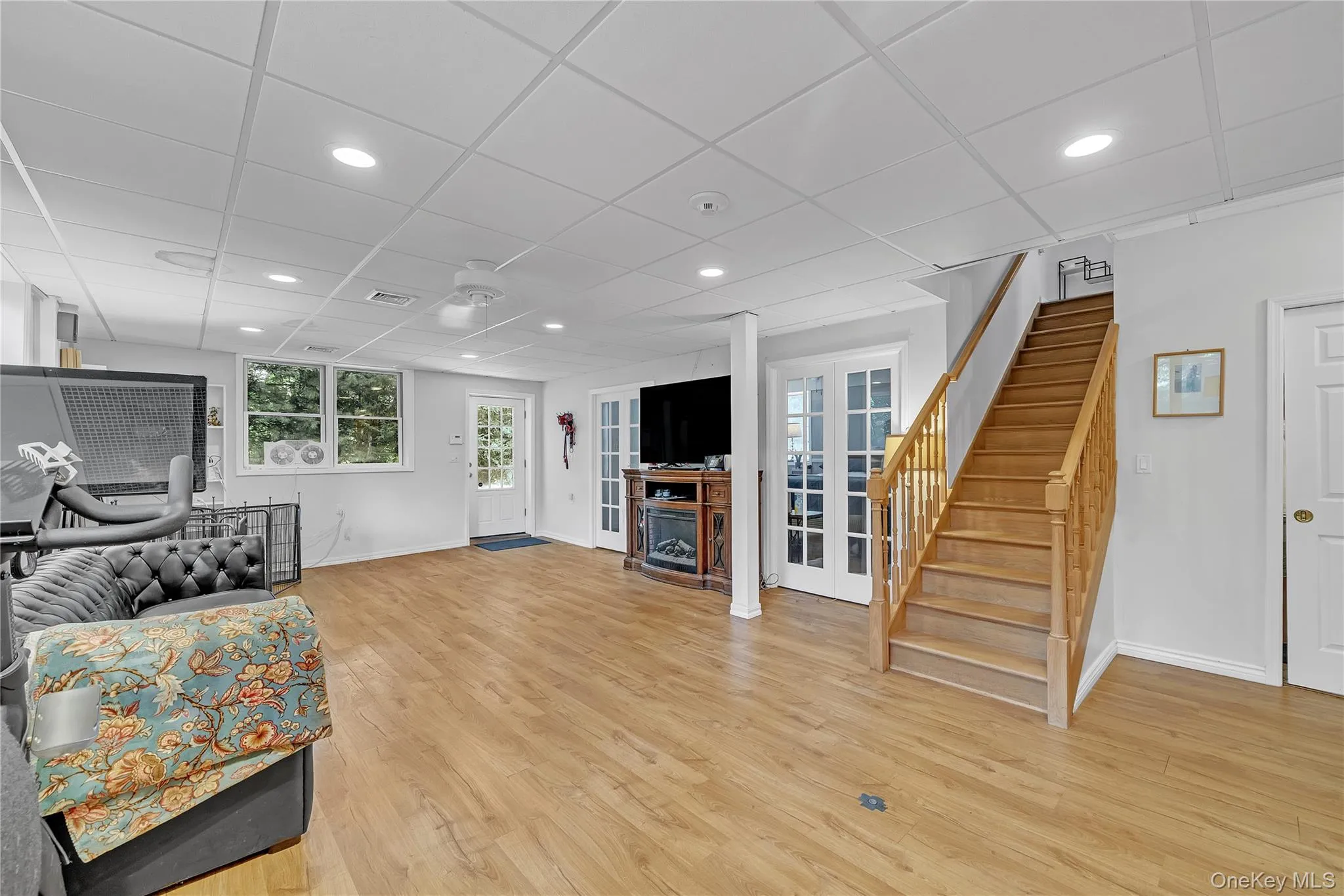 20 Old Route 25A, Smithtown, NY, 6 Bedrooms Bedrooms, 19 Rooms Rooms,3 BathroomsBathrooms,Residential,For Rent,Old Route 25A,0,1051896 20 Old Route 25A, Smithtown, NY, 6 Bedrooms Bedrooms, 19 Rooms Rooms,3 BathroomsBathrooms,Residential,For Rent,Old Route 25A,0,1051896