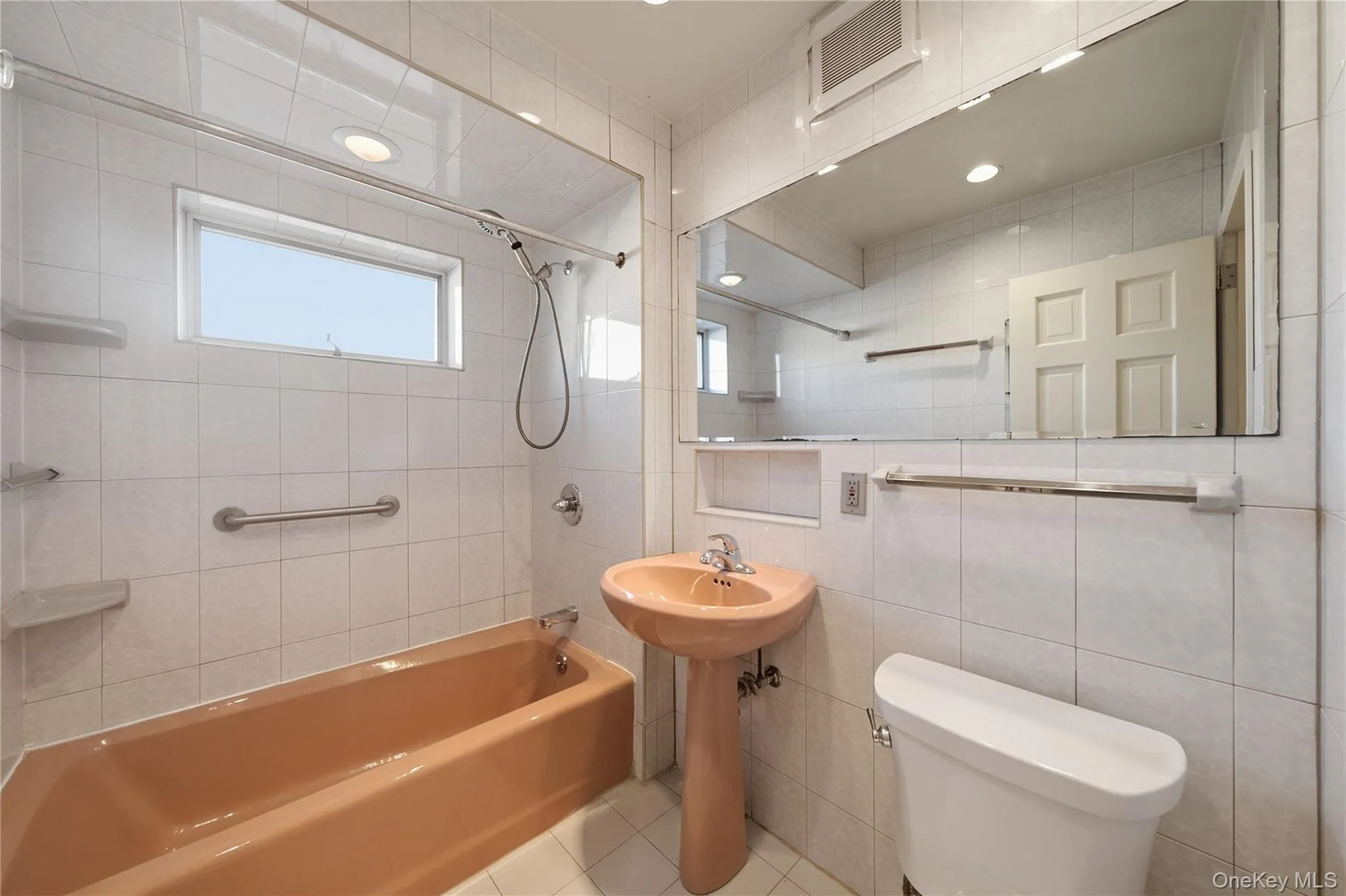 61-17 81st Street, New York, NY, 3 Bedrooms Bedrooms, 7 Rooms Rooms,2 BathroomsBathrooms,Residential,For Rent,81st,0,1051899 61-17 81st Street, New York, NY, 3 Bedrooms Bedrooms, 7 Rooms Rooms,2 BathroomsBathrooms,Residential,For Rent,81st,0,1051899