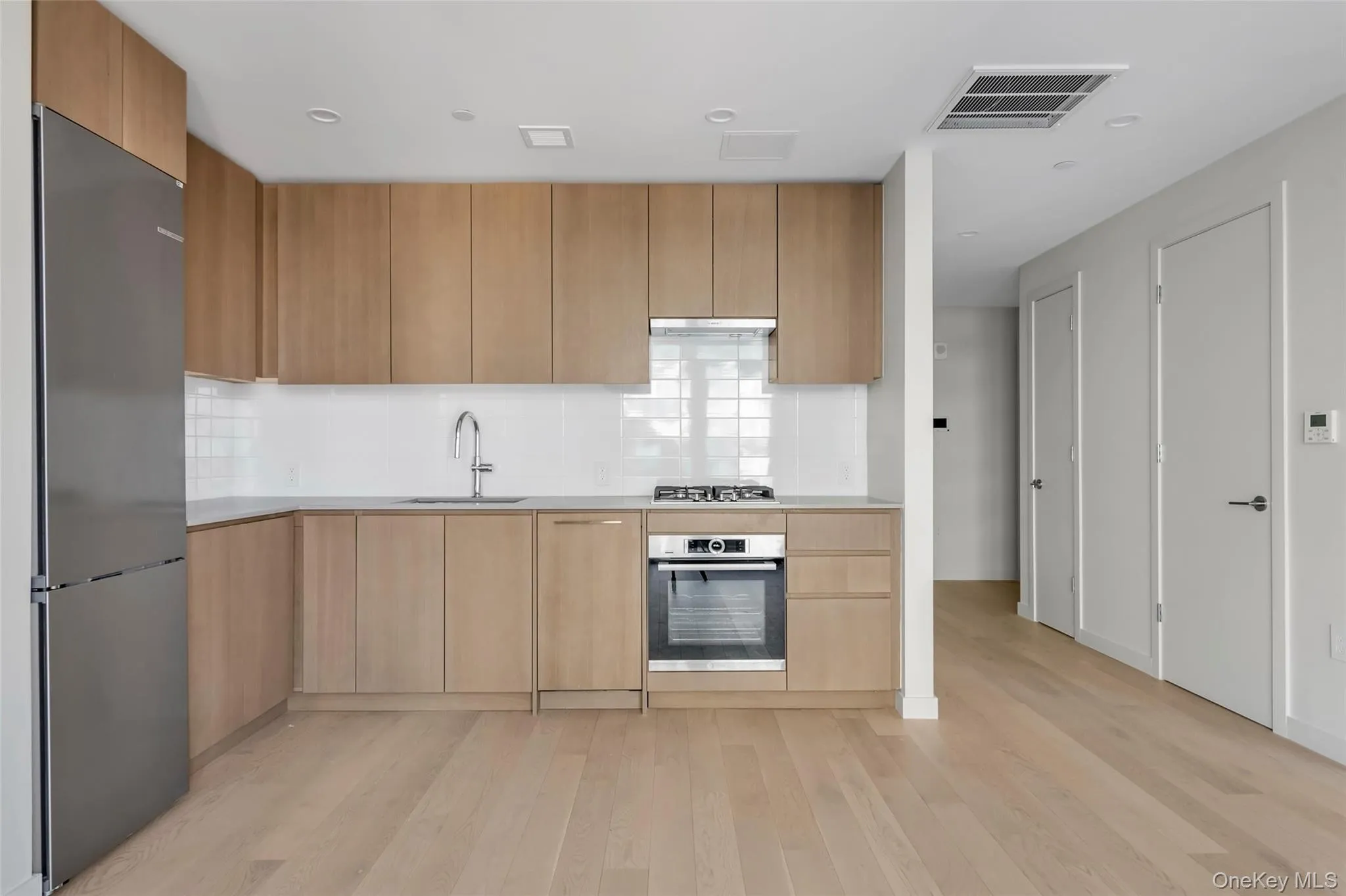 131-02B 40th Road, New York, NY, 2 Bedrooms Bedrooms, 5 Rooms Rooms,2 BathroomsBathrooms,Residential Lease,For Rent,40th,0,1051902 131-02B 40th Road, New York, NY, 2 Bedrooms Bedrooms, 5 Rooms Rooms,2 BathroomsBathrooms,Residential Lease,For Rent,40th,0,1051902